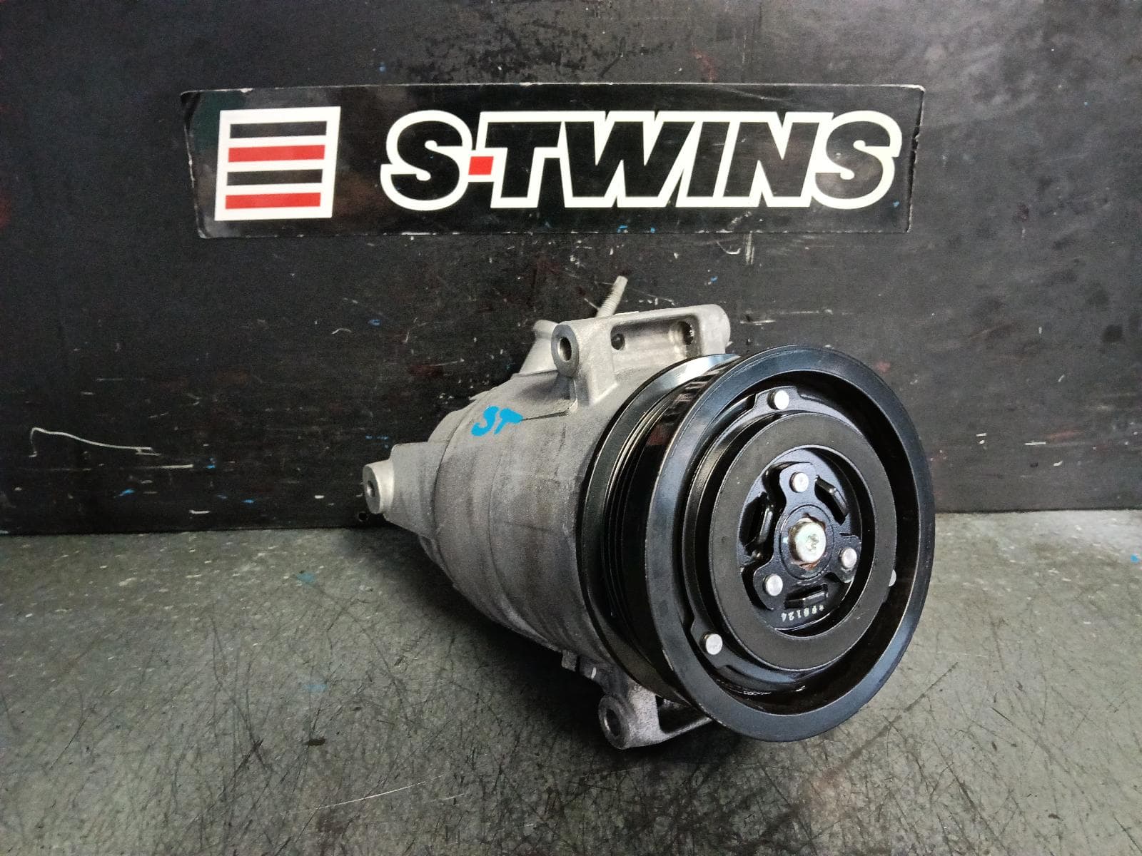Used auto part listing image: 2019 HOLDEN EQUINOX A C COMPRESSOR EQ, 2.0, PETROL, 09/17-12/20 0000398788