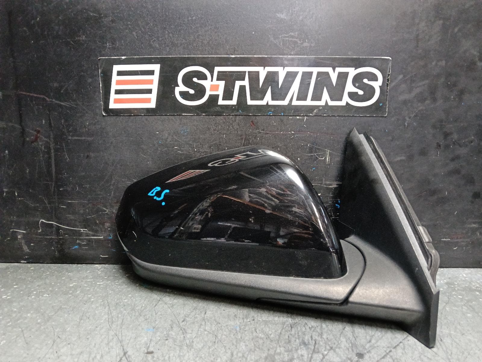 Used auto part listing image: 2019 HOLDEN EQUINOX RIGHT DOOR MIRROR EQ, POWER FOLDING, NON CAMERA TYPE, 09/17-12/20 0000398796
