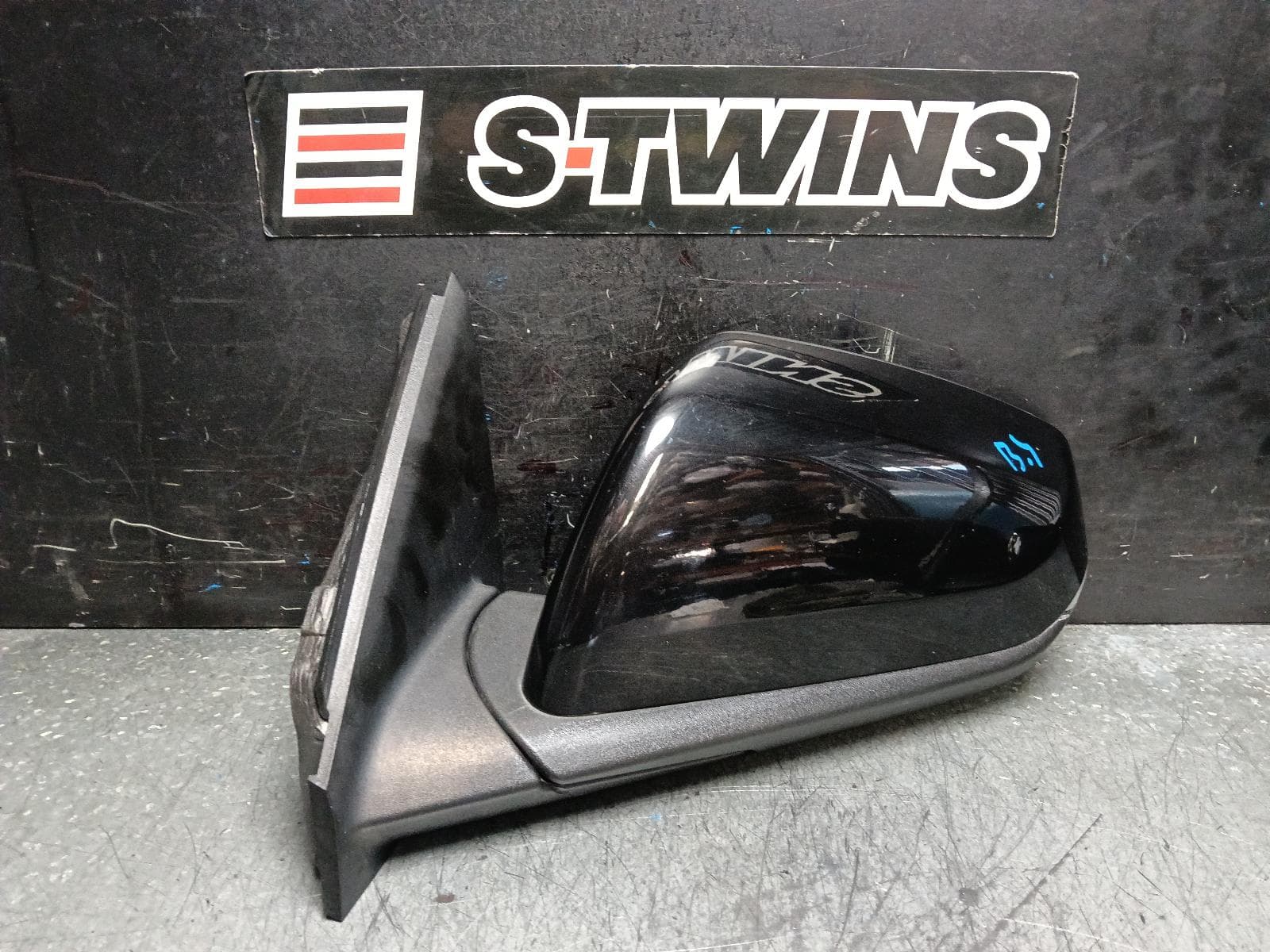 Used auto part listing image: 2019 HOLDEN EQUINOX LEFT DOOR MIRROR EQ, POWER FOLDING, NON CAMERA TYPE, 09/17-12/20 0000398799