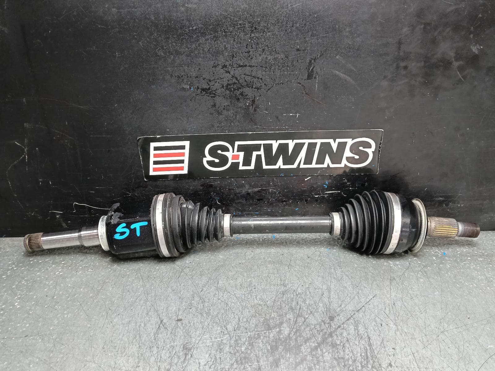 Used auto part listing image: 2019 HOLDEN EQUINOX LEFT DRIVESHAFT FRONT, 2.0, PETROL, AUTO T/M, EQ, 09/17-12/20 0000398806