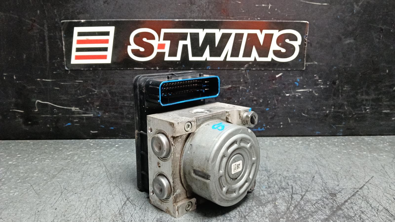 Used auto part listing image: 2019 FORD ENDURA ABS PUMP MODULATOR CA, 09/18-06/20 0000399969