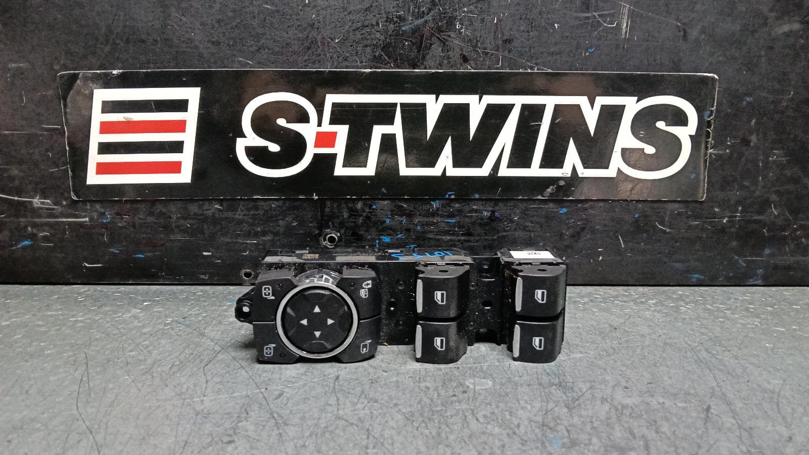 Used auto part listing image: 2019 FORD ENDURA PWR DR WIND SWITCH CA, RH FRONT (MASTER SWITCH), 09/18-06/20 0000399979
