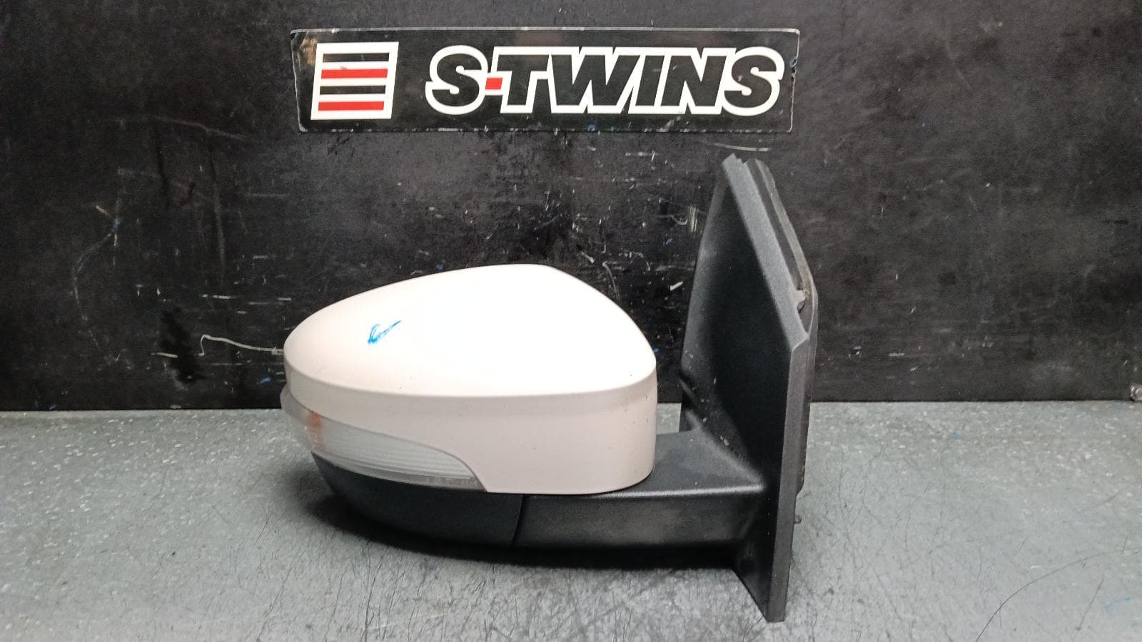 Used auto part listing image: 2019 FORD ENDURA RIGHT DOOR MIRROR CA, TREND, POWER FOLDING, NON MEMORY TYPE, 09/18-06/20 0000399980