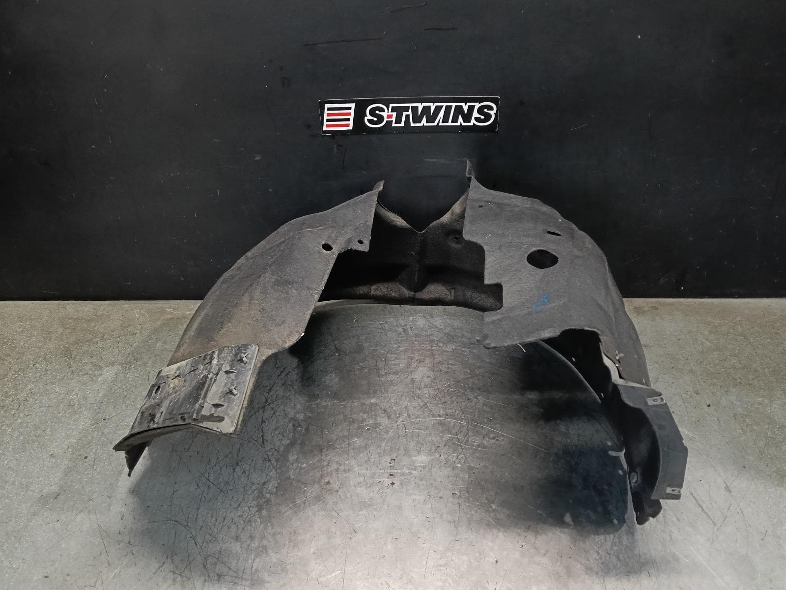 Used auto part listing image: 2019 FORD ENDURA LEFT GUARD LINER CA, 09/18-06/20 0000399981