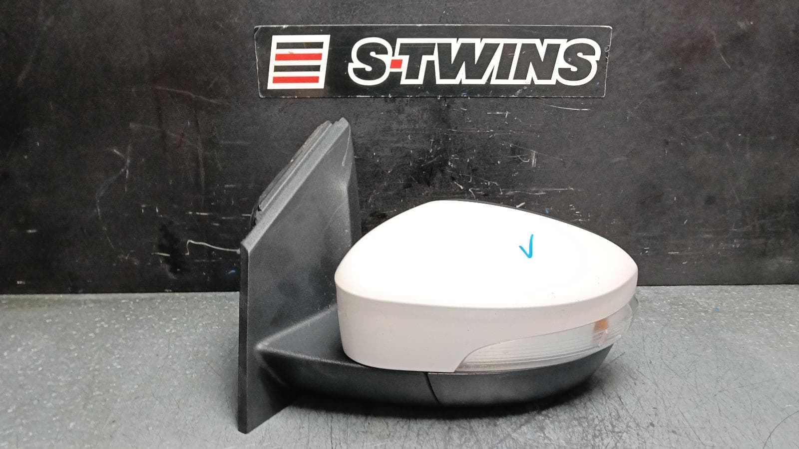 Used auto part listing image: 2019 FORD ENDURA LEFT DOOR MIRROR CA, TREND, POWER FOLDING, NON MEMORY TYPE, 09/18-06/20 0000399982