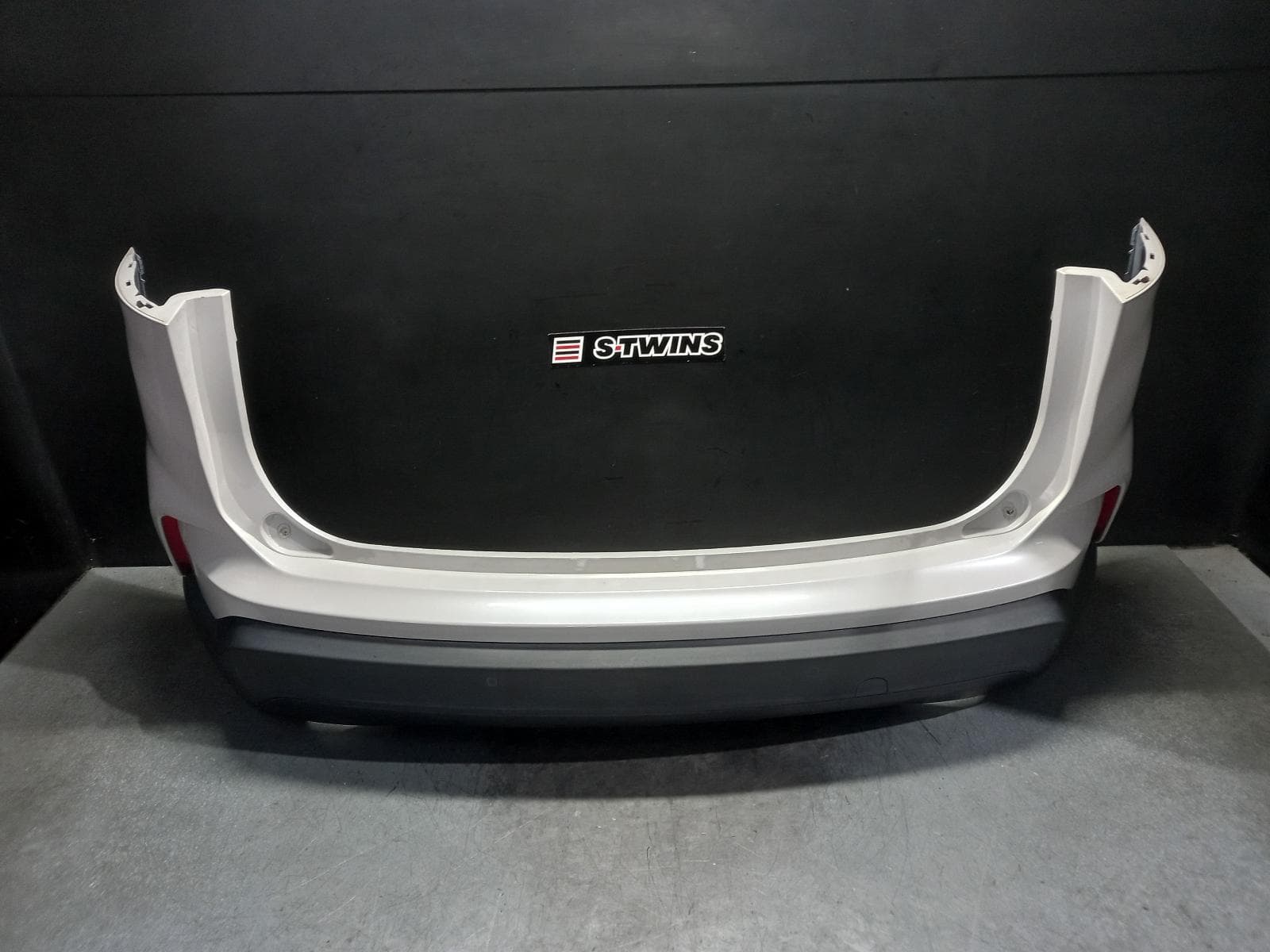 Used auto part listing image: 2019 FORD ENDURA REAR BUMPER CA, TREND, 09/18-06/20 0000399599
