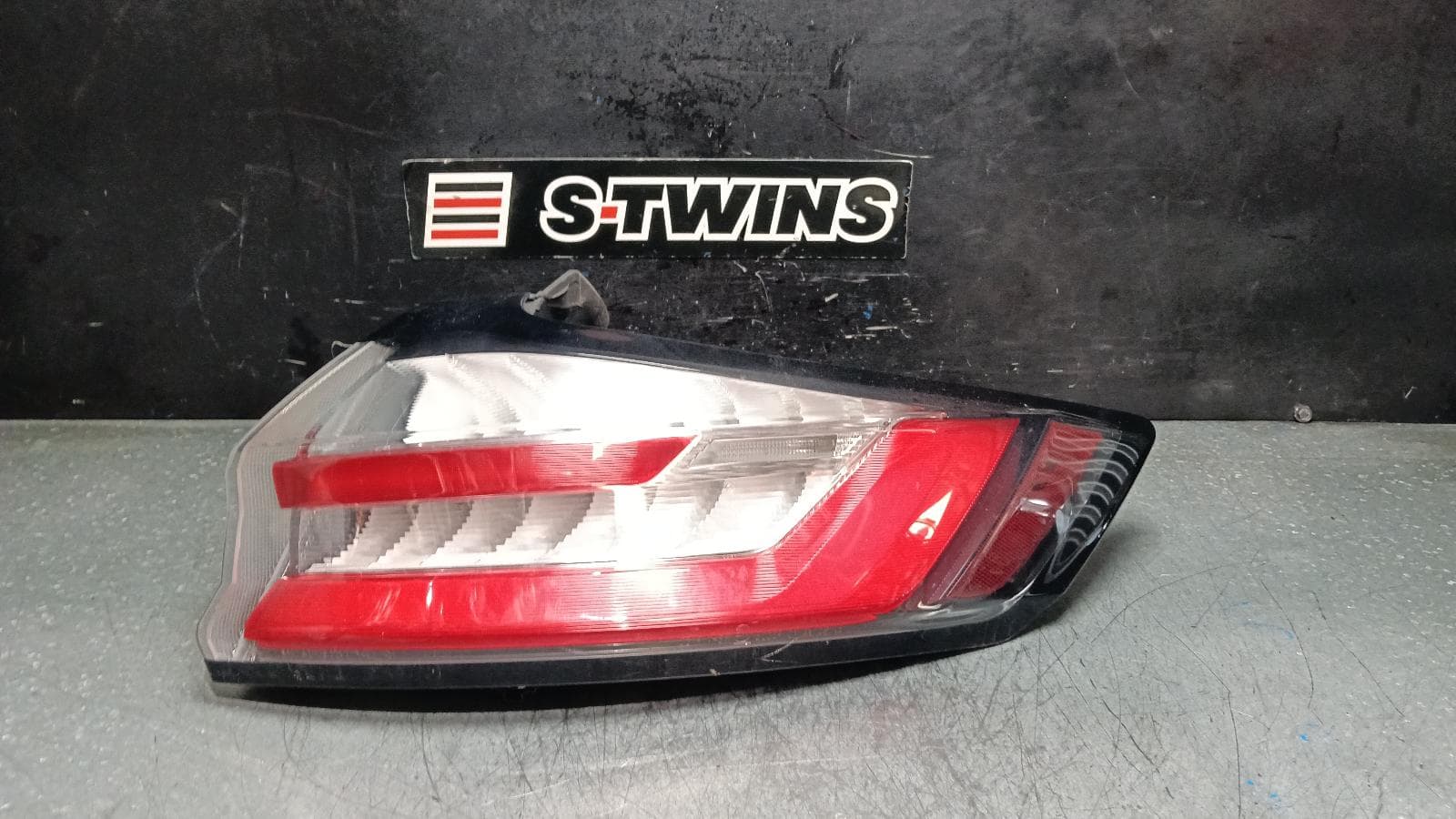 Used auto part listing image: 2019 FORD ENDURA RIGHT TAILLIGHT CA, IN BODY, W/ LED TYPE, 09/18-06/20 0000399984