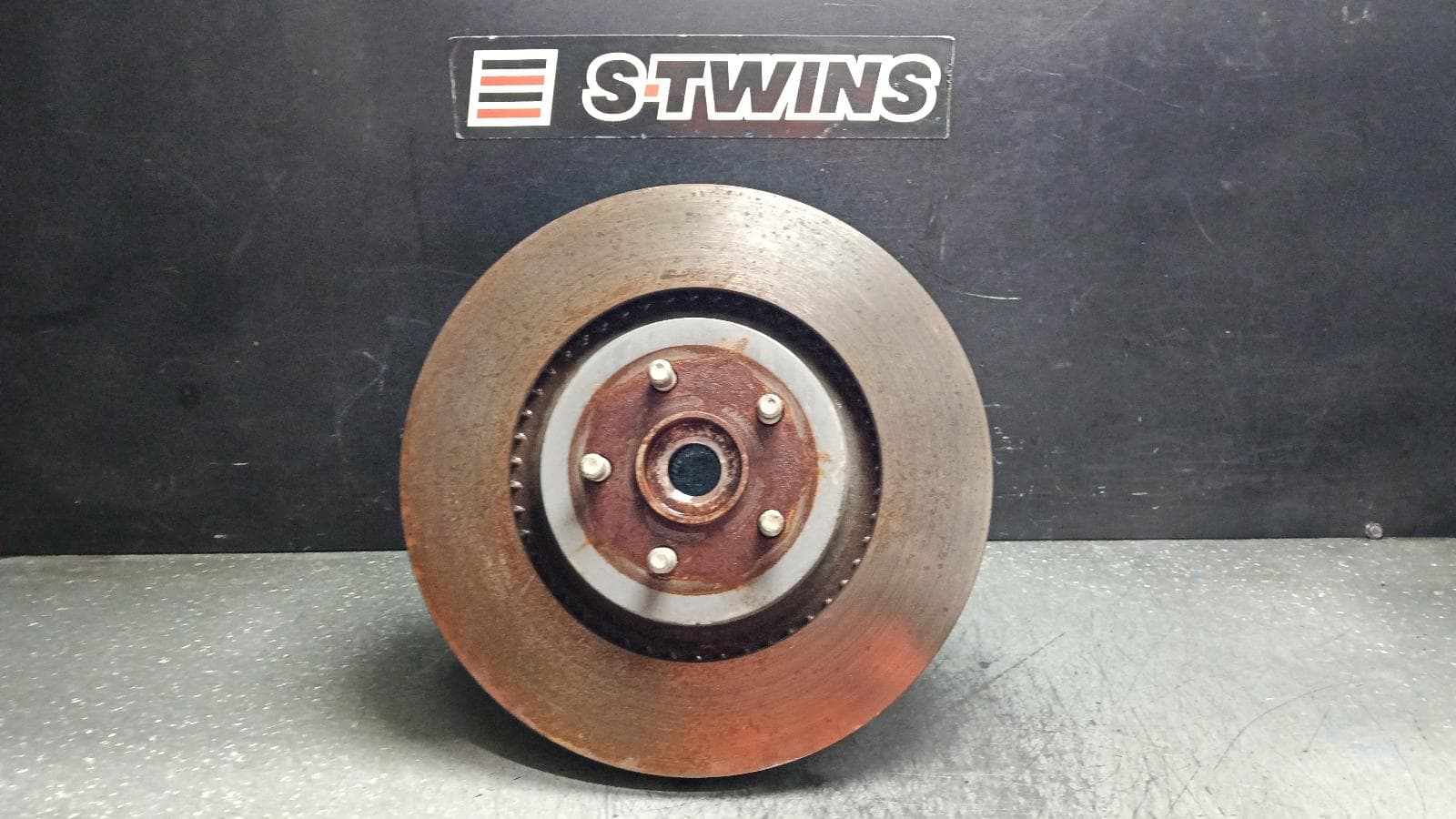 Used auto part listing image: 2019 FORD ENDURA RIGHT FRONT HUB ASSEMBLY FWD, CA, 09/18-06/20 0000399990
