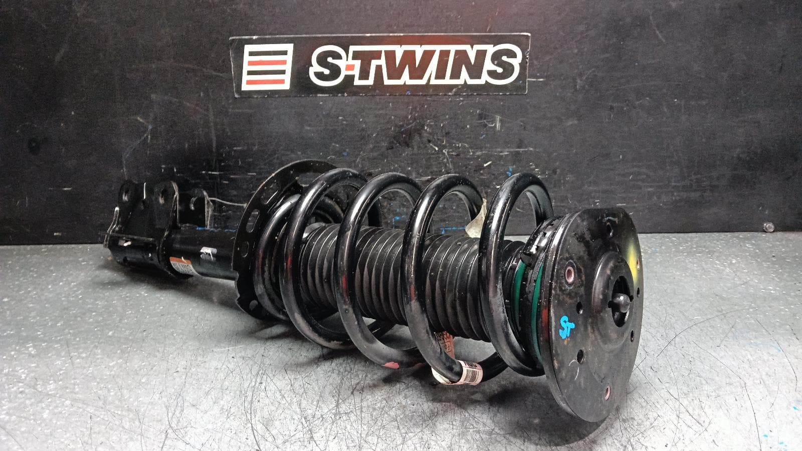 Used auto part listing image: 2019 FORD ENDURA RIGHT FRONT STRUT CA, 09/18-06/20 0000399991