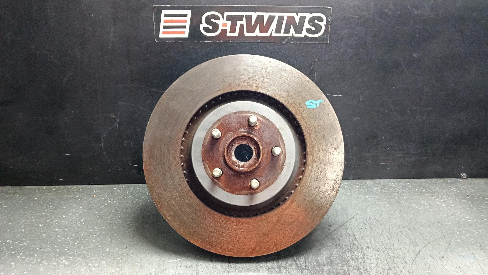 Used auto part listing image: 2019 FORD ENDURA LEFT FRONT HUB ASSEMBLY FWD, CA, 09/18-06/20 0000399993