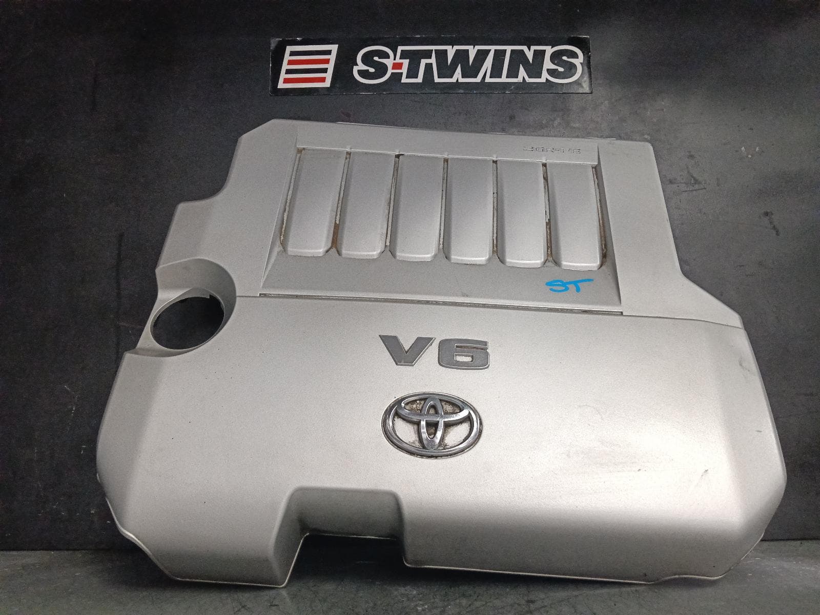 Used auto part listing image: 2008 TOYOTA KLUGER ENGINE COVER PETROL, 3.5, 2GR-FE, GSU40-GSU45, 05/07-02/14 0000398551