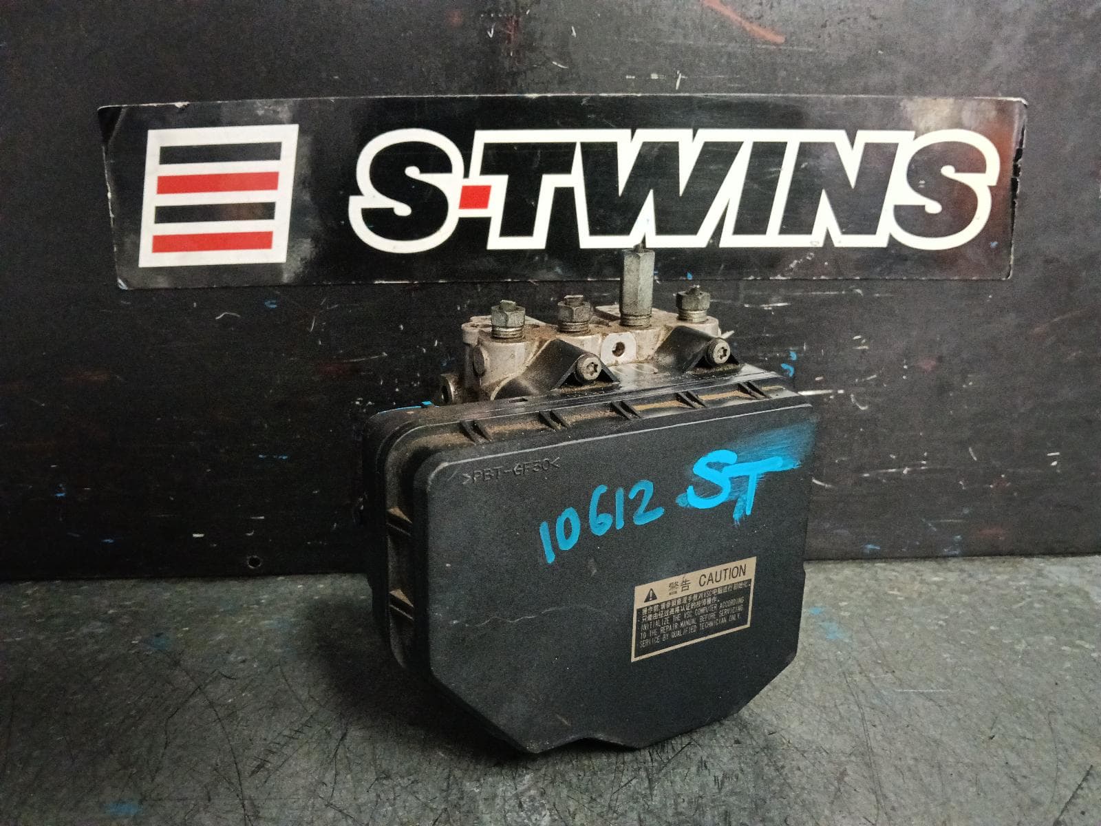 Used auto part listing image: 2008 TOYOTA KLUGER ABS PUMP MODULATOR GSU40-GSU45, 05/07-02/14 0000398555
