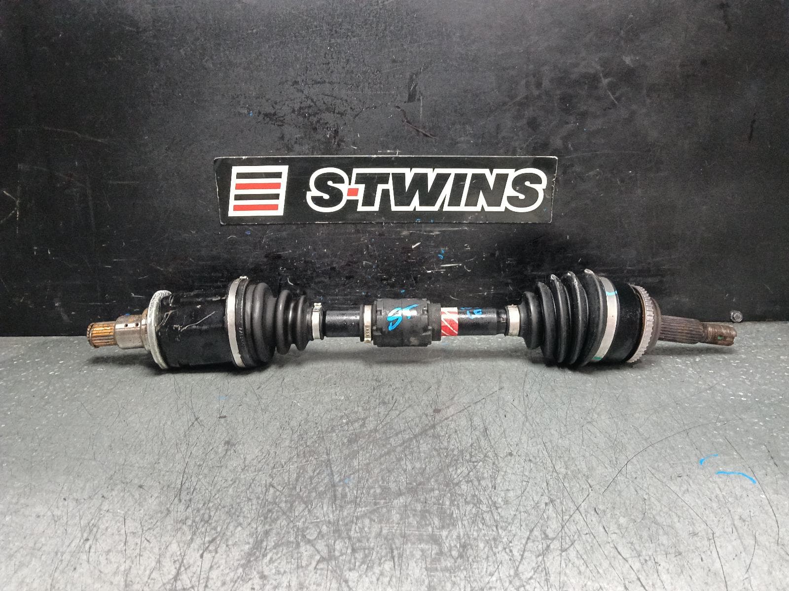 Used auto part listing image: 2008 TOYOTA KLUGER LEFT DRIVESHAFT FRONT, 4WD, GSU40-GSU45, 05/07-02/14 0000398578