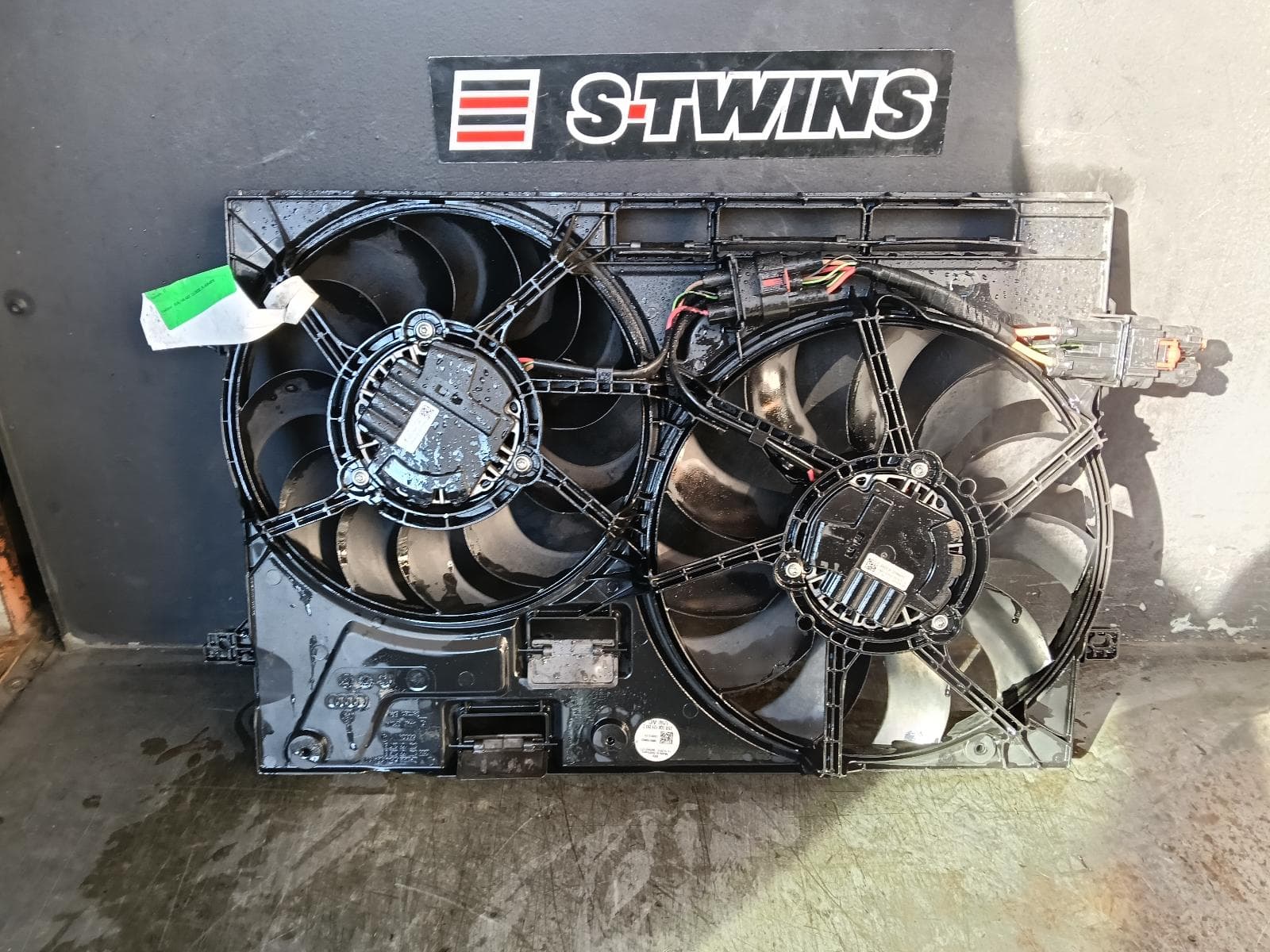 Used auto part listing image: 2016 VOLKSWAGEN TIGUAN FAN DUAL FAN ASSY, DIESEL, 2.0, TURBO, DFHA CODE, 5NA, 06/16-05/21 0000395866