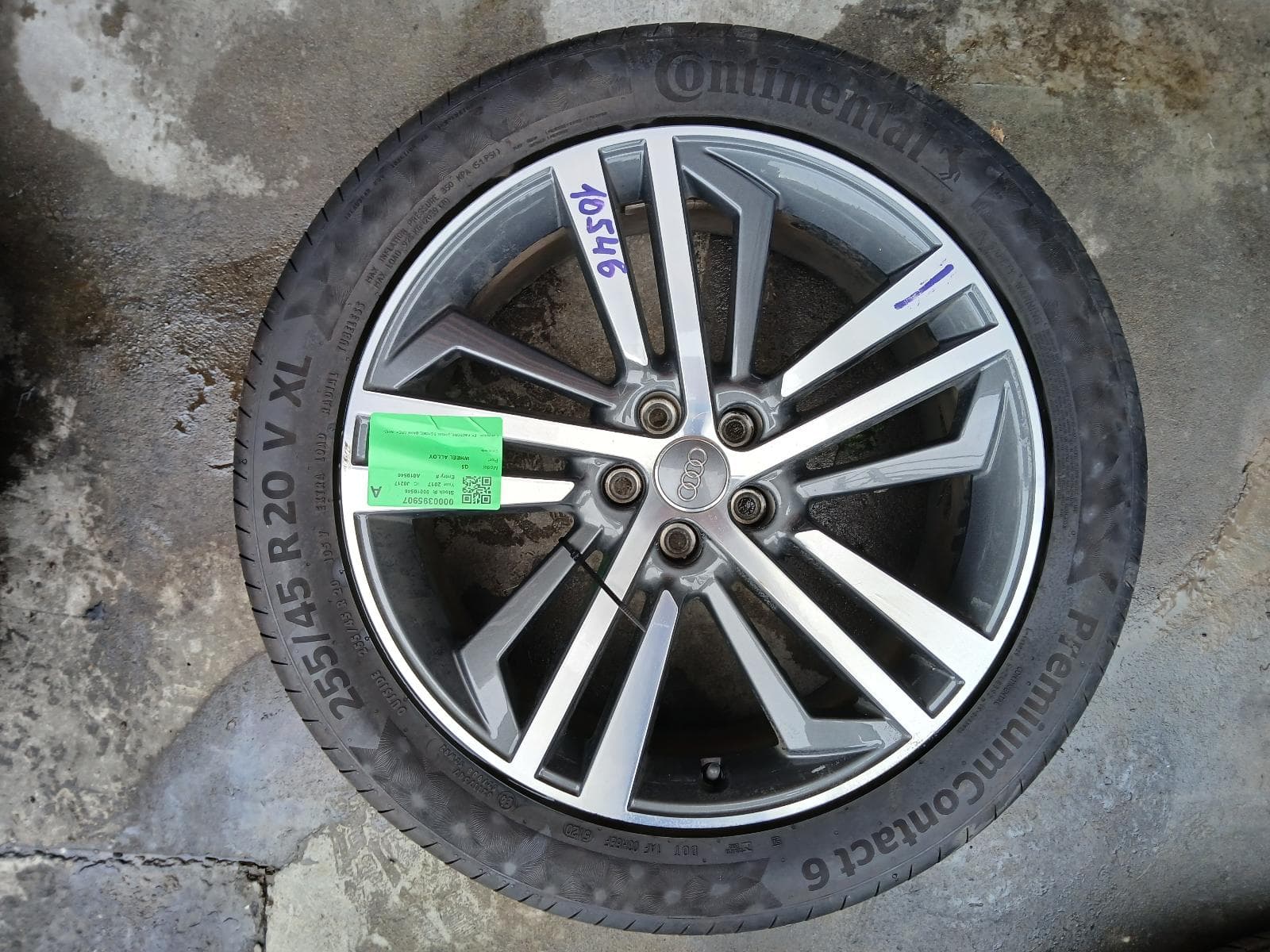 Used auto part listing image: 2017 AUDI Q5 WHEEL MAG FY, FACTORY, 20X8IN, 5 V SPOKE, BI-COLOUR, GREY/SILVER, 02/17- 0000395907