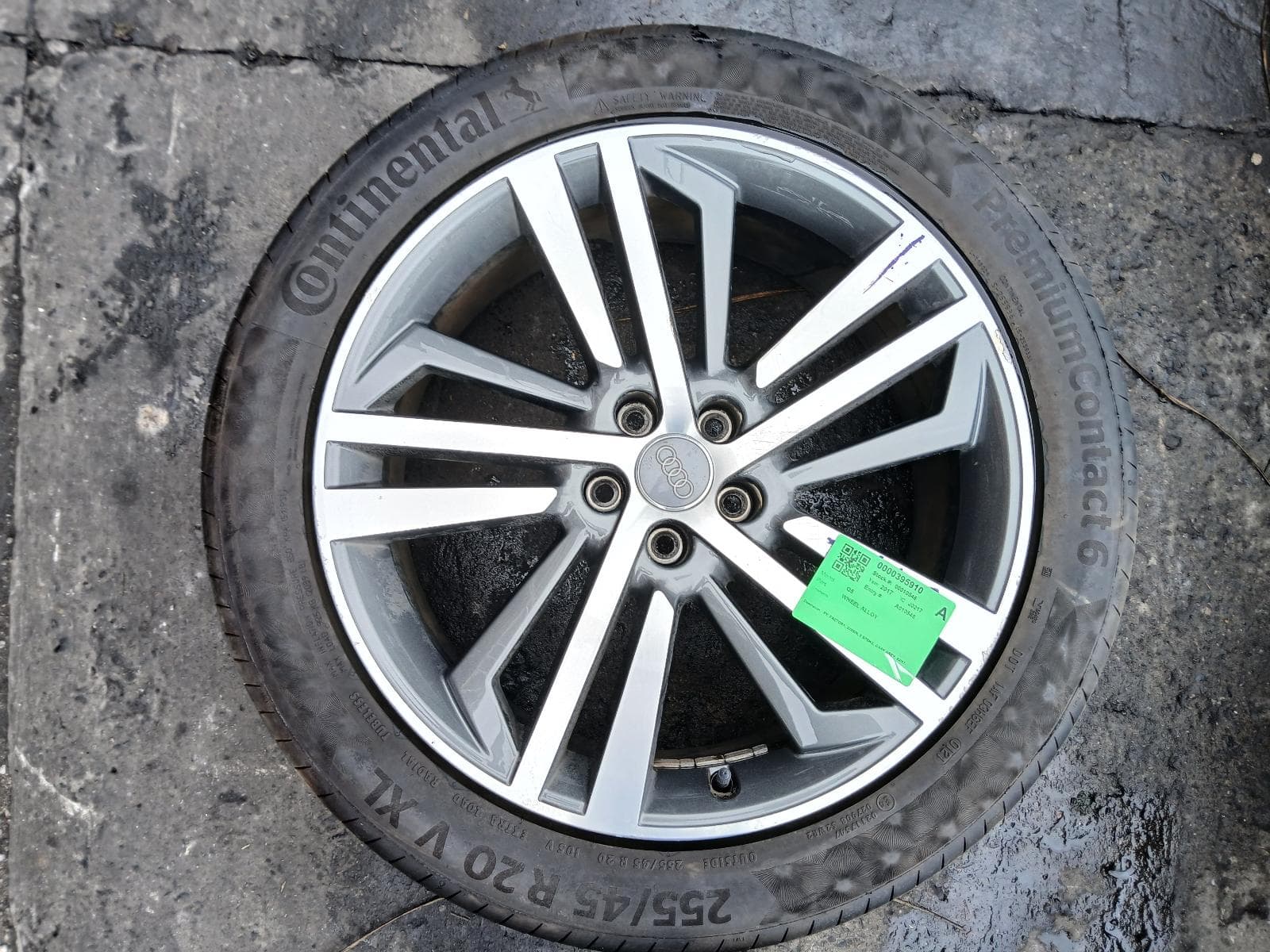 Used auto part listing image: 2017 AUDI Q5 WHEEL MAG FY, FACTORY, 20X8IN, 5 V SPOKE, BI-COLOUR, GREY/SILVER, 02/17- 0000395910