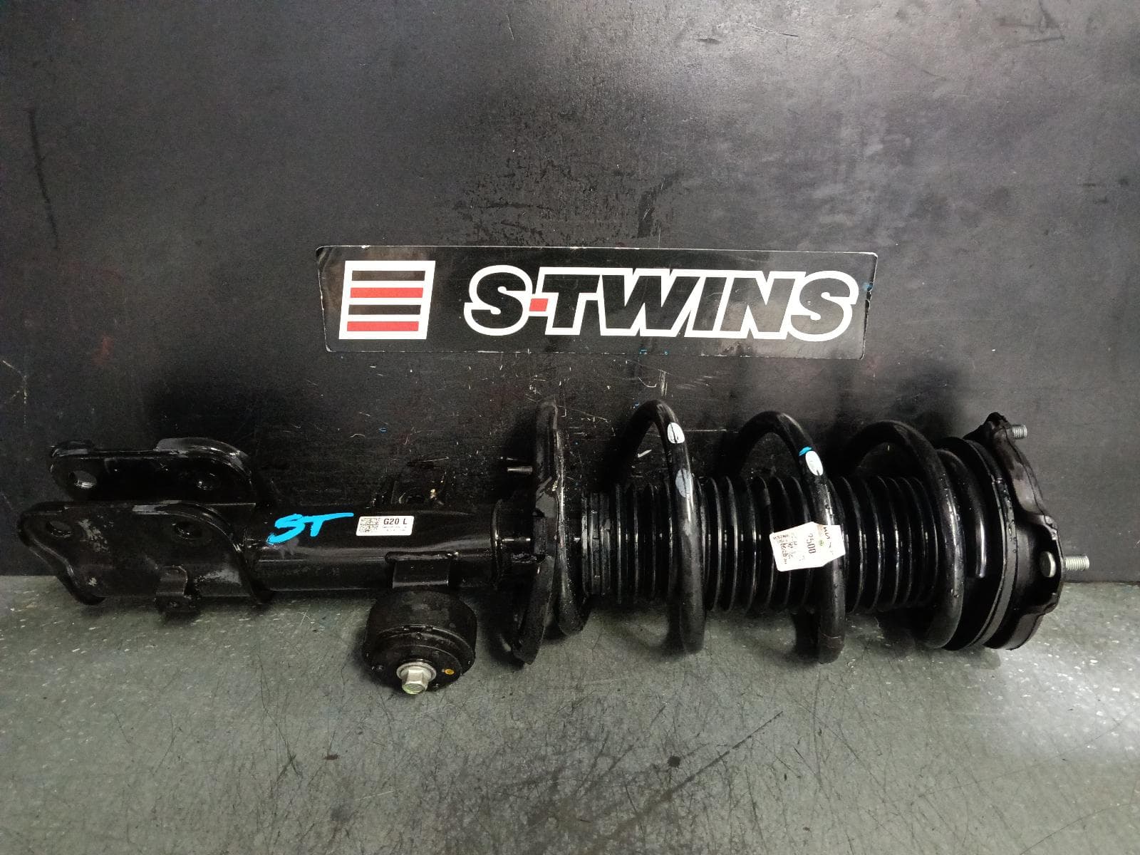Used auto part listing image: 2023 KIA SORENTO LEFT FRONT STRUT MQ4, NON HYBRID TYPE, 02/20- 0000399127