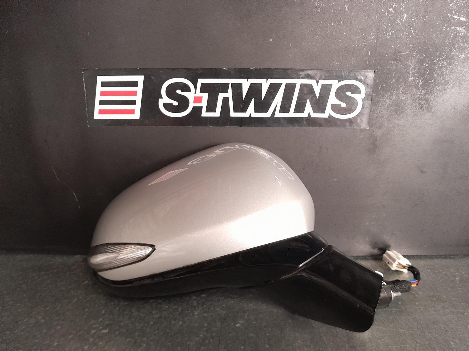 Used auto part listing image: 2023 HYUNDAI SANTA FE RIGHT DOOR MIRROR TM, POWER FOLD, W/ AUTO DIPPING TYPE, 10/20-10/23 0000320394