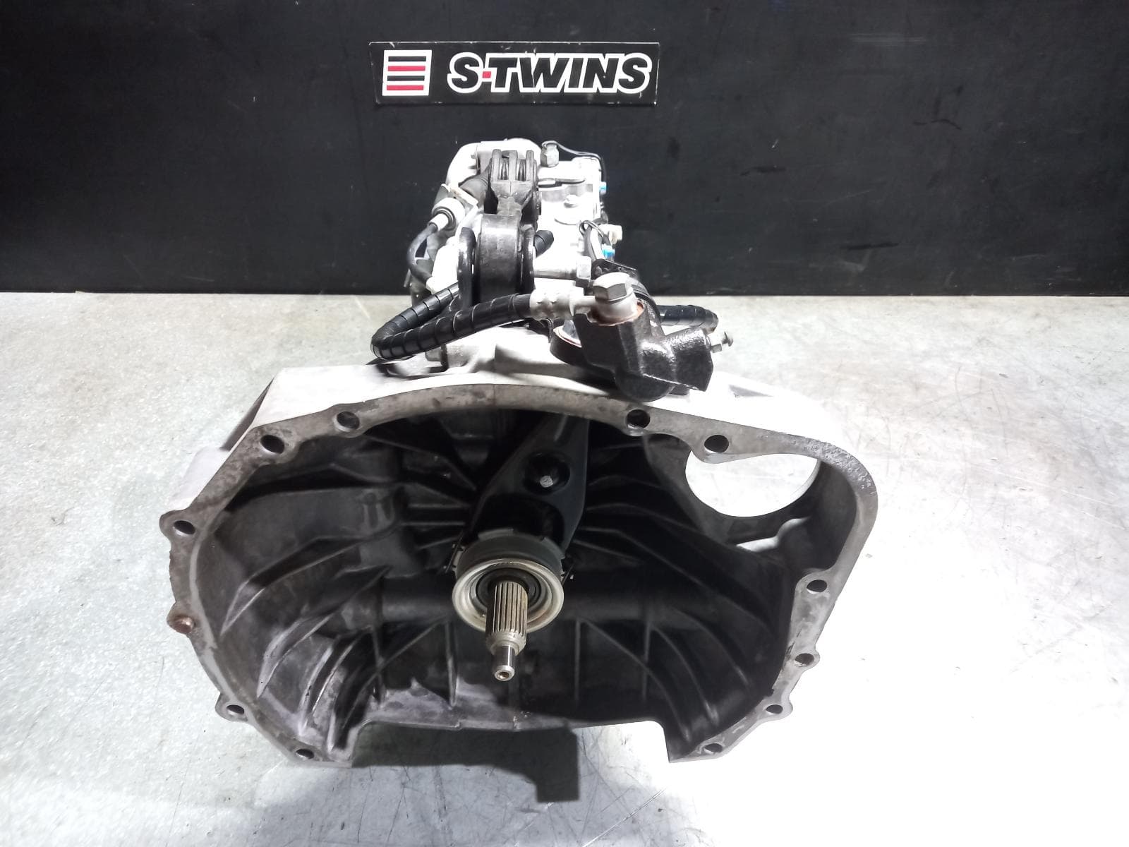 Used auto part listing image: 2012 SUBARU XV TRANS GEARBOX MANUAL, PETROL, 2.0, G4X, 08/11-04/17 0000399383
