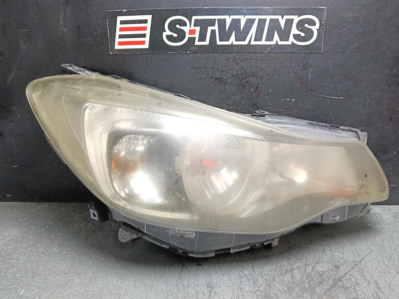 Used auto part listing image: 2012 SUBARU XV RIGHT HEADLAMP G4X, XENON, NON CHROME STRIP TYPE, 08/11-09/15 0000399819