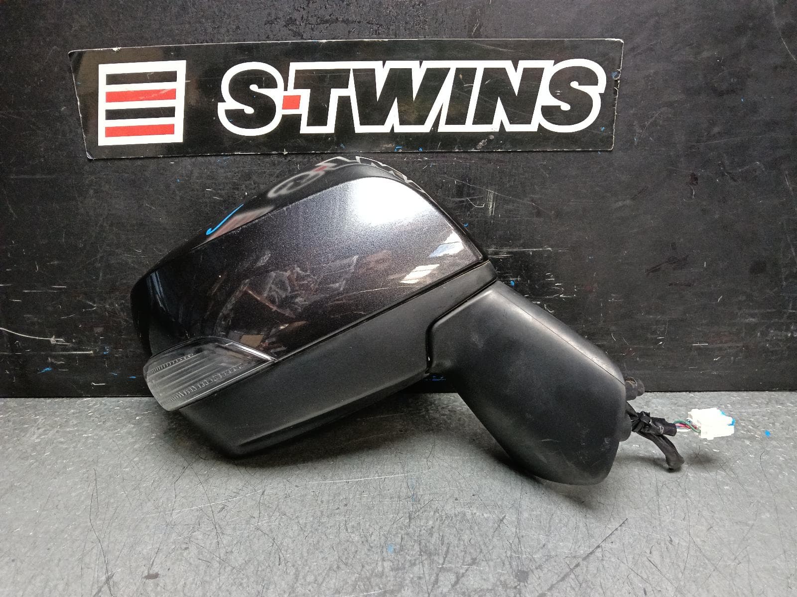 Used auto part listing image: 2012 SUBARU XV RIGHT DOOR MIRROR G4X, W/ INDICATOR, NON POWER FOLD TYPE, 08/11-04/17 0000399822