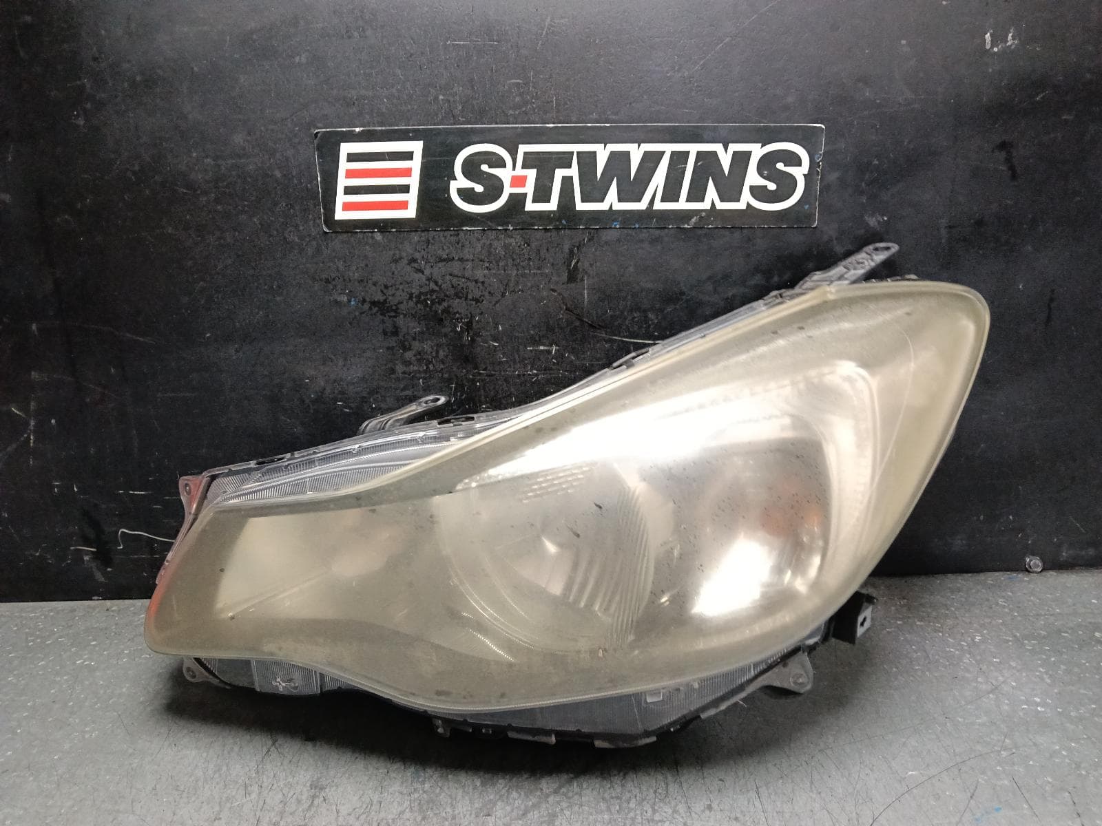 Used auto part listing image: 2012 SUBARU XV LEFT HEADLAMP G4X, XENON, NON CHROME STRIP TYPE, 08/11-09/15 0000399823