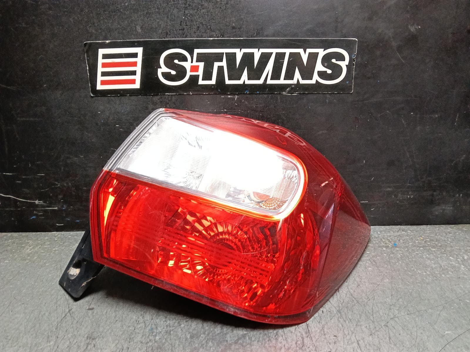 Used auto part listing image: 2012 SUBARU XV RIGHT TAILLIGHT G4X, IN BODY, RED LENS TYPE, 08/11-10/15 0000399826