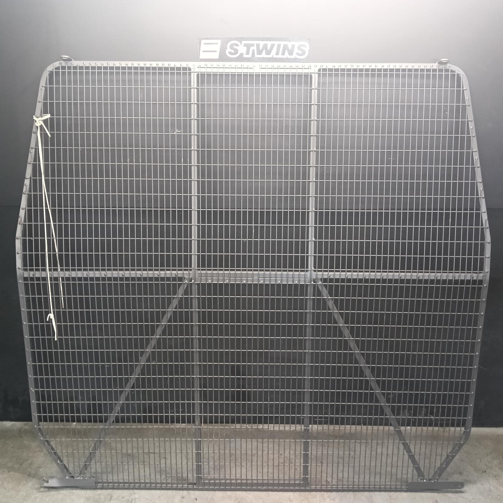 Used auto part listing image: 2022 LDV DELIVER 9 CARGO BARRIER MID ROOF TYPE, 07/20- 0000413328