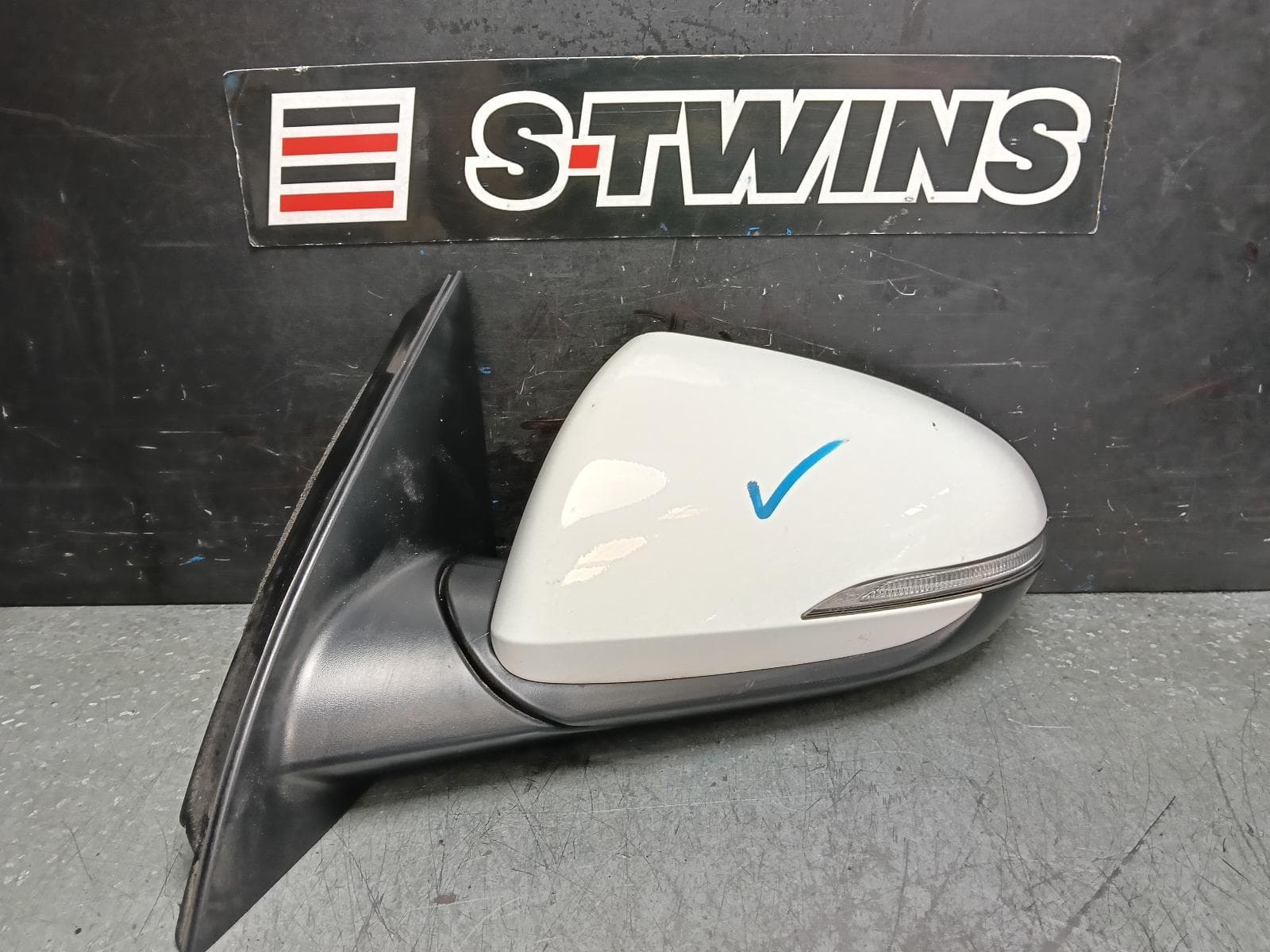 Used auto part listing image: 2019 HYUNDAI I30 LEFT DOOR MIRROR PD, HATCH (S.KOREA VIN KMHH), W/ MANUAL FOLD, INDICATOR, NON BLIND SPOT TYPE, 03/17-12/23 0000396542