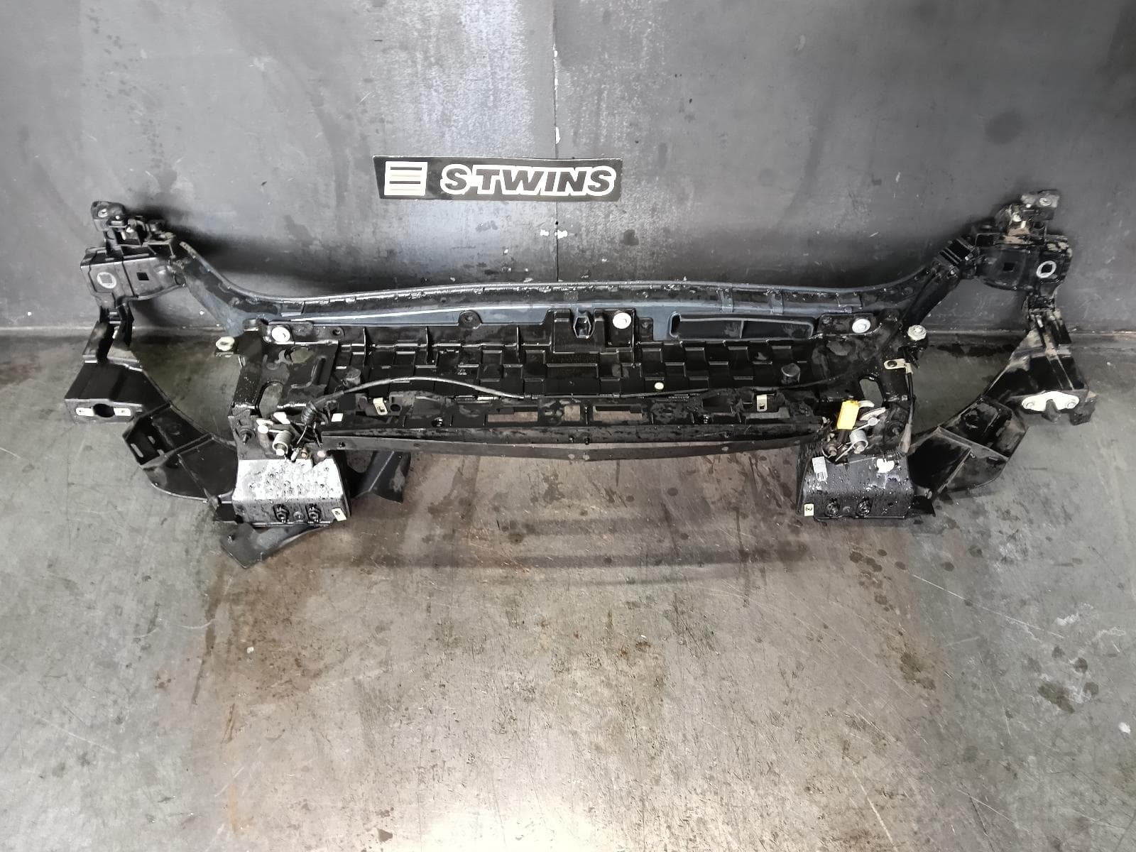 Used auto part listing image: 2017 FORD MONDEO GRILLE ACTIVE GRILLE SHUTTER ASSY (UPPER & LOWER), W/ FRONT RADAR, MD, 09/14-06/20 0000397258