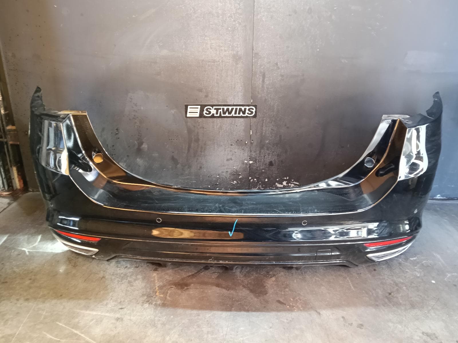 Used auto part listing image: 2017 FORD MONDEO REAR BUMPER MD, HATCH, W/ PARK SENSOR TYPE, 09/14-06/20 0000397342