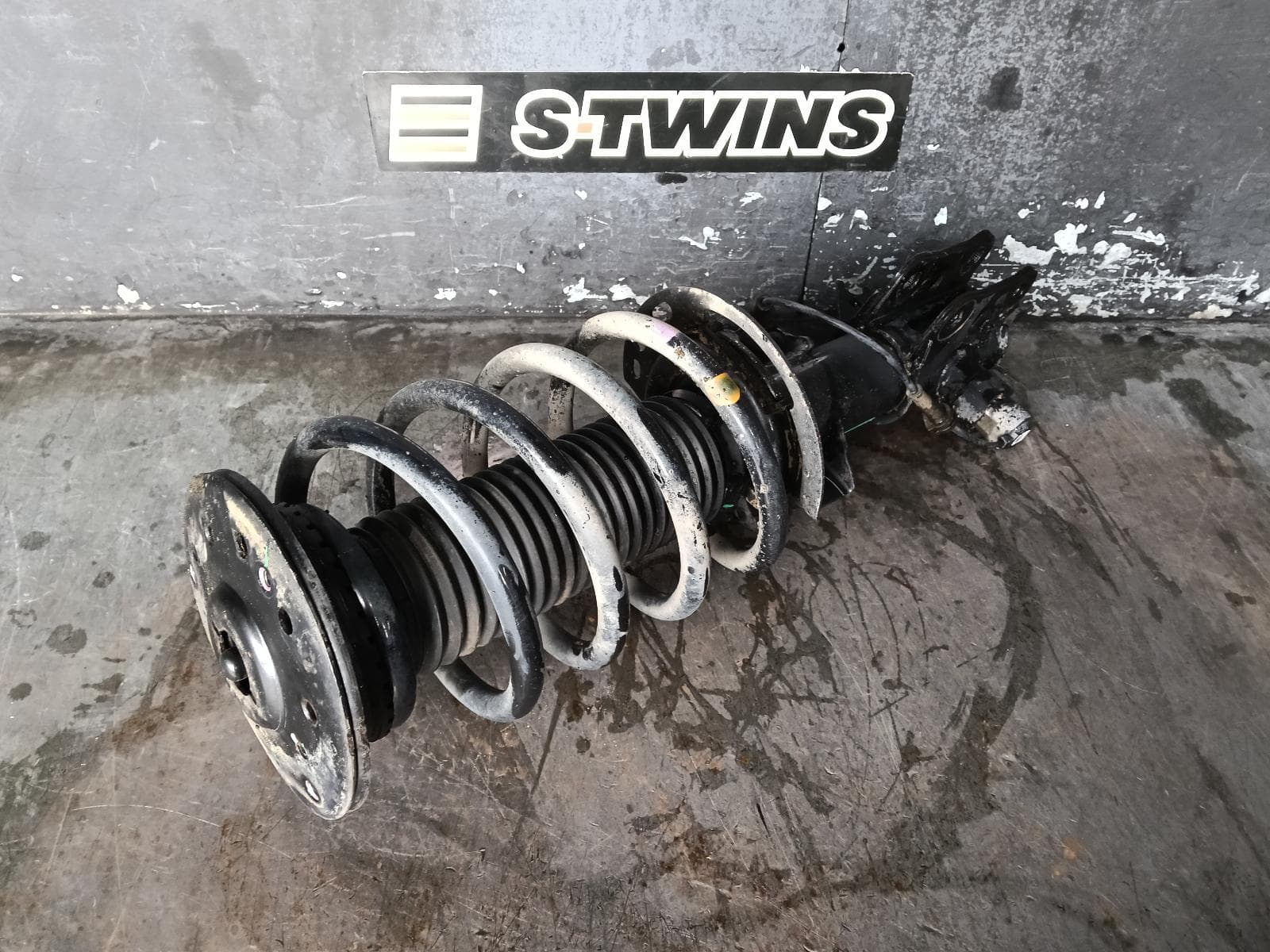 Used auto part listing image: 2017 FORD MONDEO RIGHT FRONT STRUT MD, 09/14-06/20 0000397250