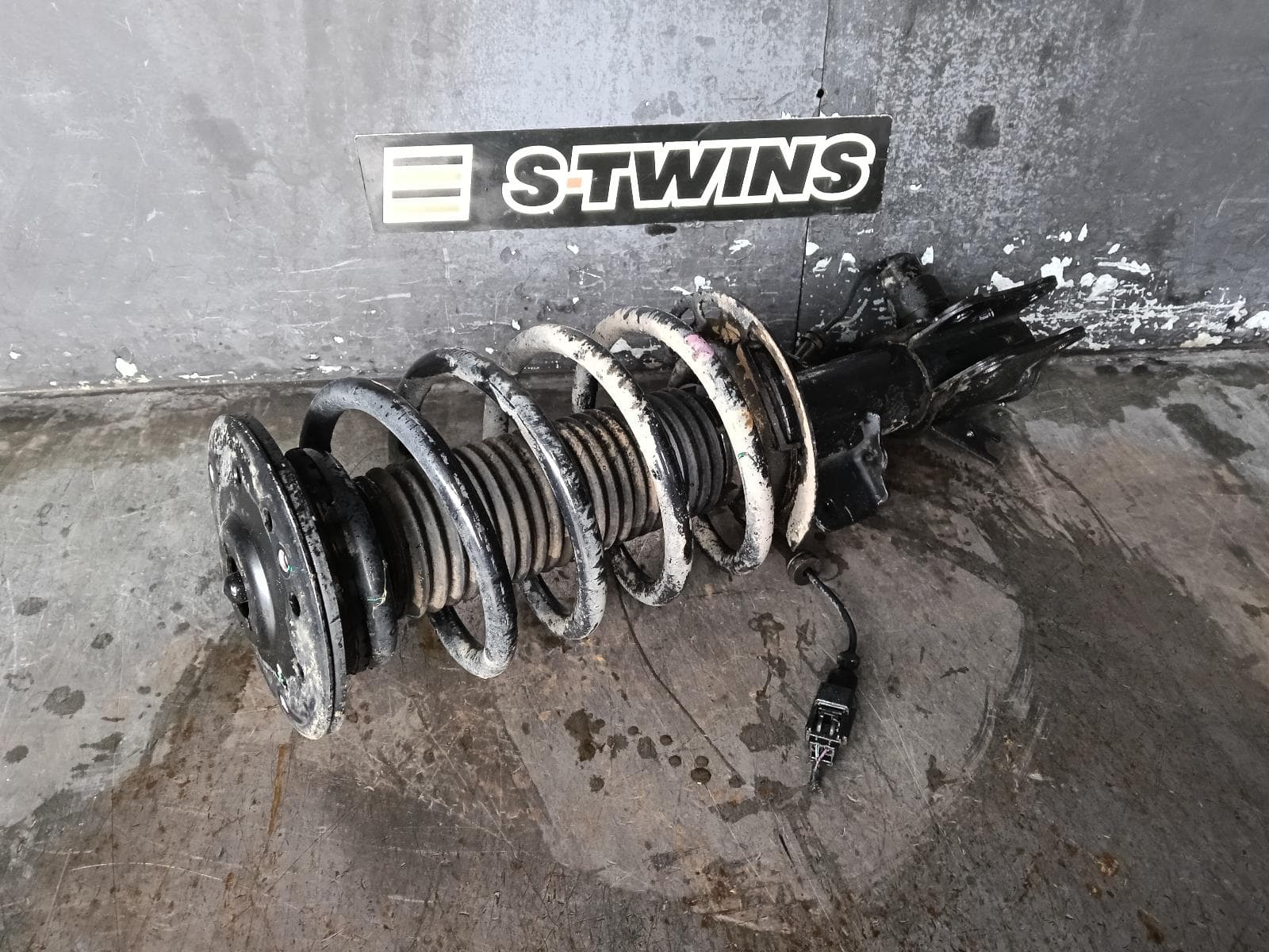 Used auto part listing image: 2017 FORD MONDEO LEFT FRONT STRUT MD, 09/14-06/20 0000397249
