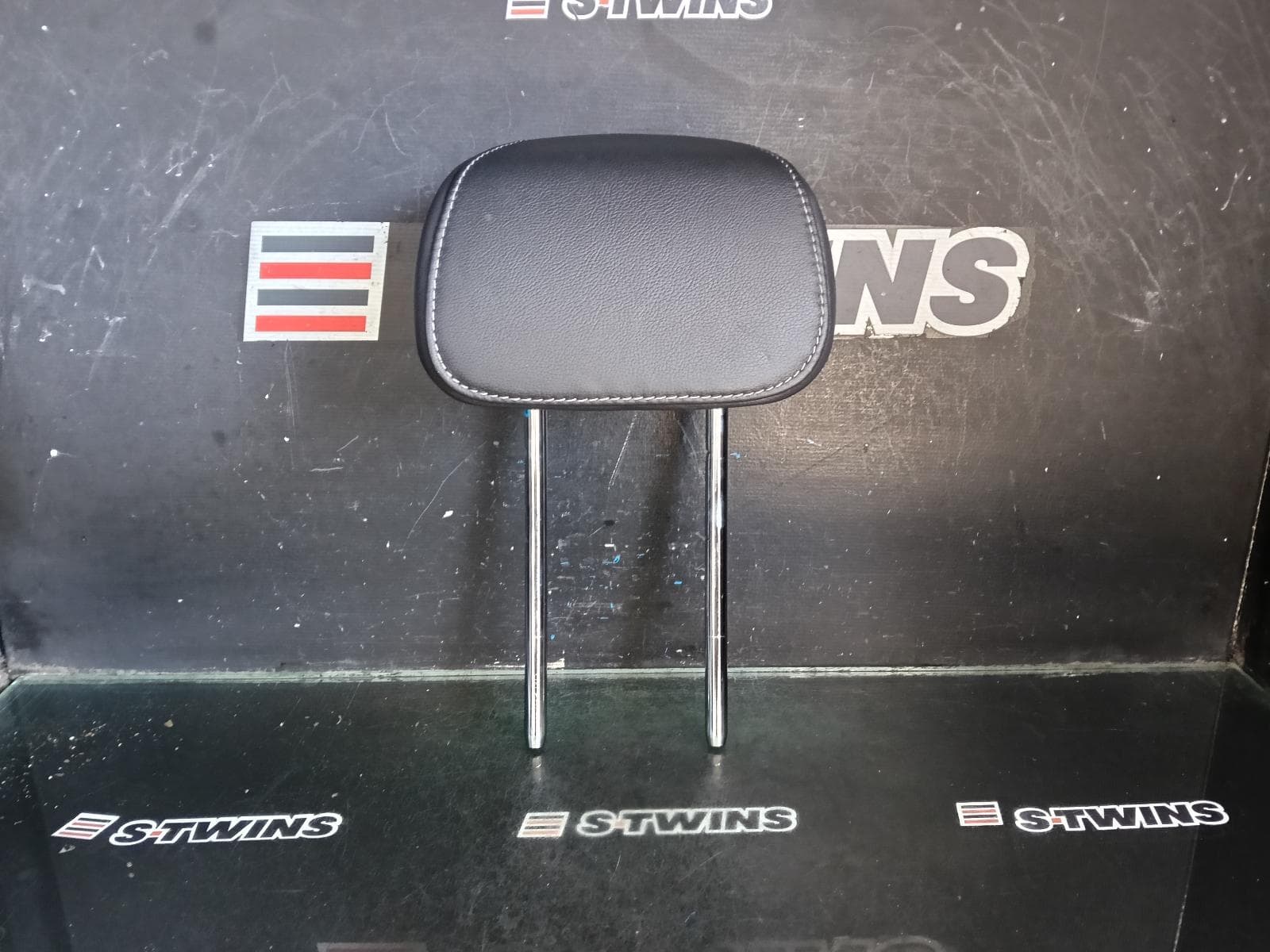 Used auto part listing image: 2017 FORD MONDEO HEADREST LH REAR, MD, LEATHER, TITANIUM, 09/14-06/20 0000397287