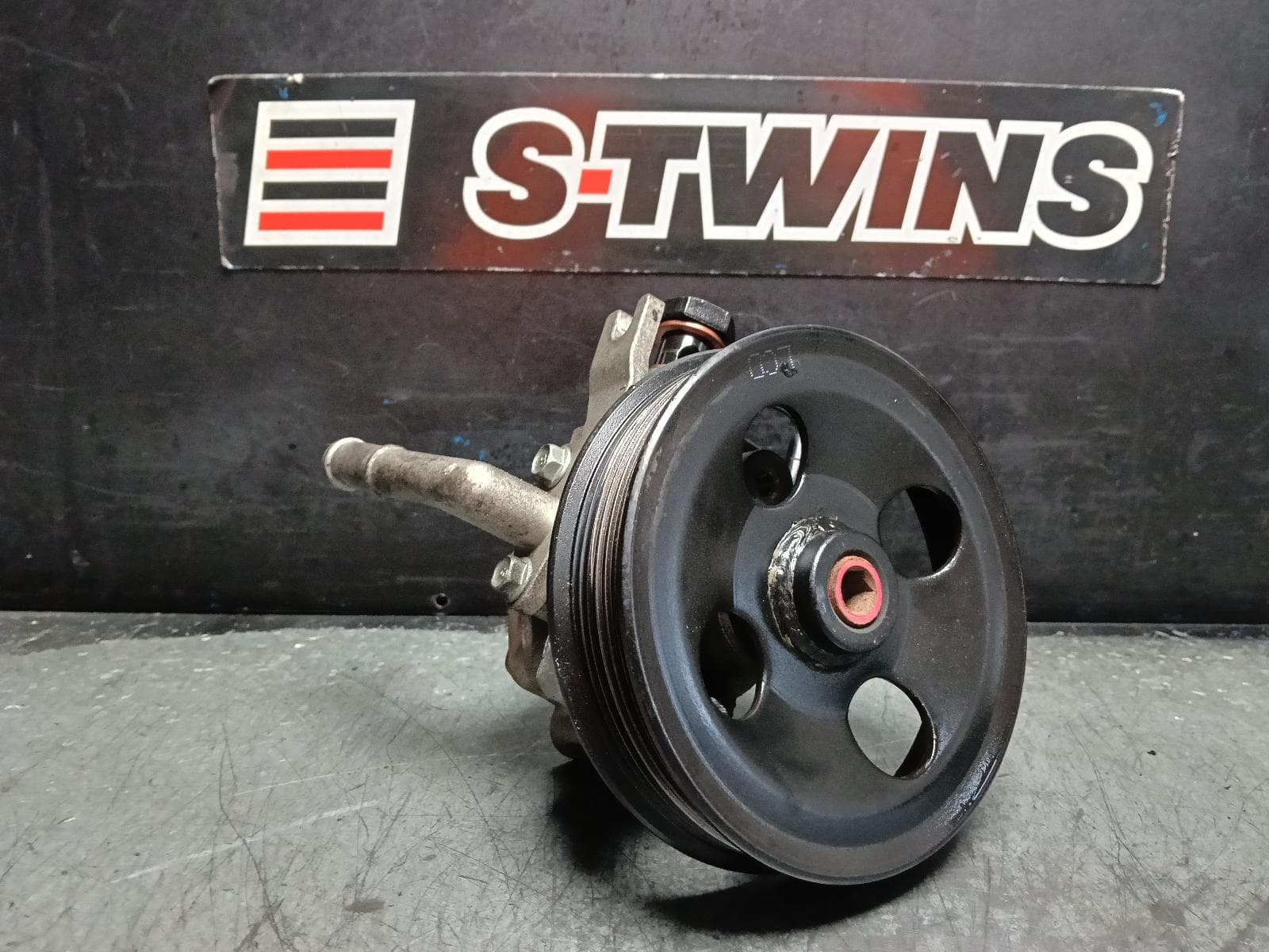 Used auto part listing image: 2016 HYUNDAI ILOAD/IMAX STEERING PUMP PETROL, 2.4, TQ, 11/07-05/18 0000410676