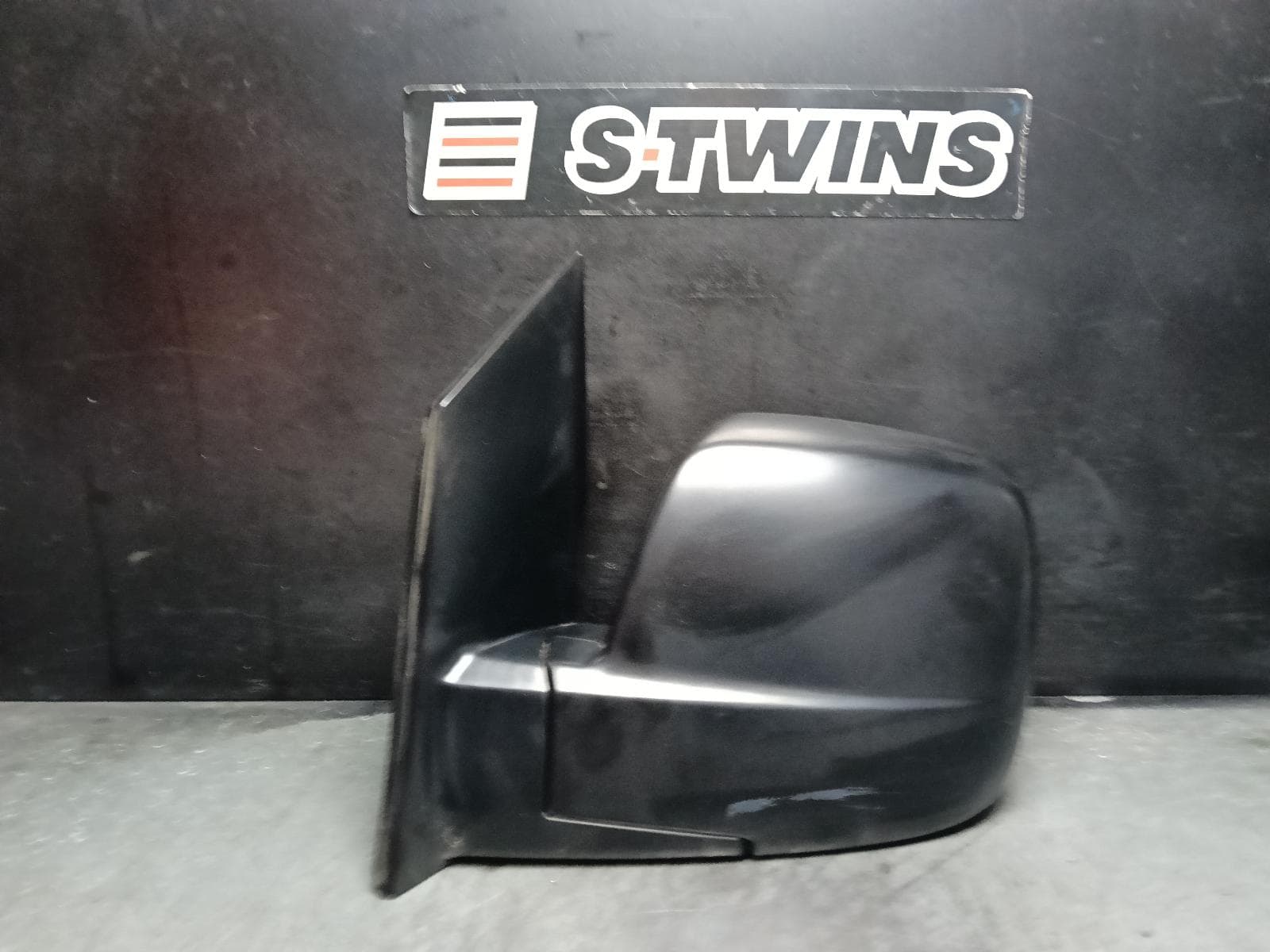 Used auto part listing image: 2016 HYUNDAI ILOAD/IMAX LEFT DOOR MIRROR TQ, MANUAL FOLDING TYPE, BLACK, 11/07-03/21 0000410682