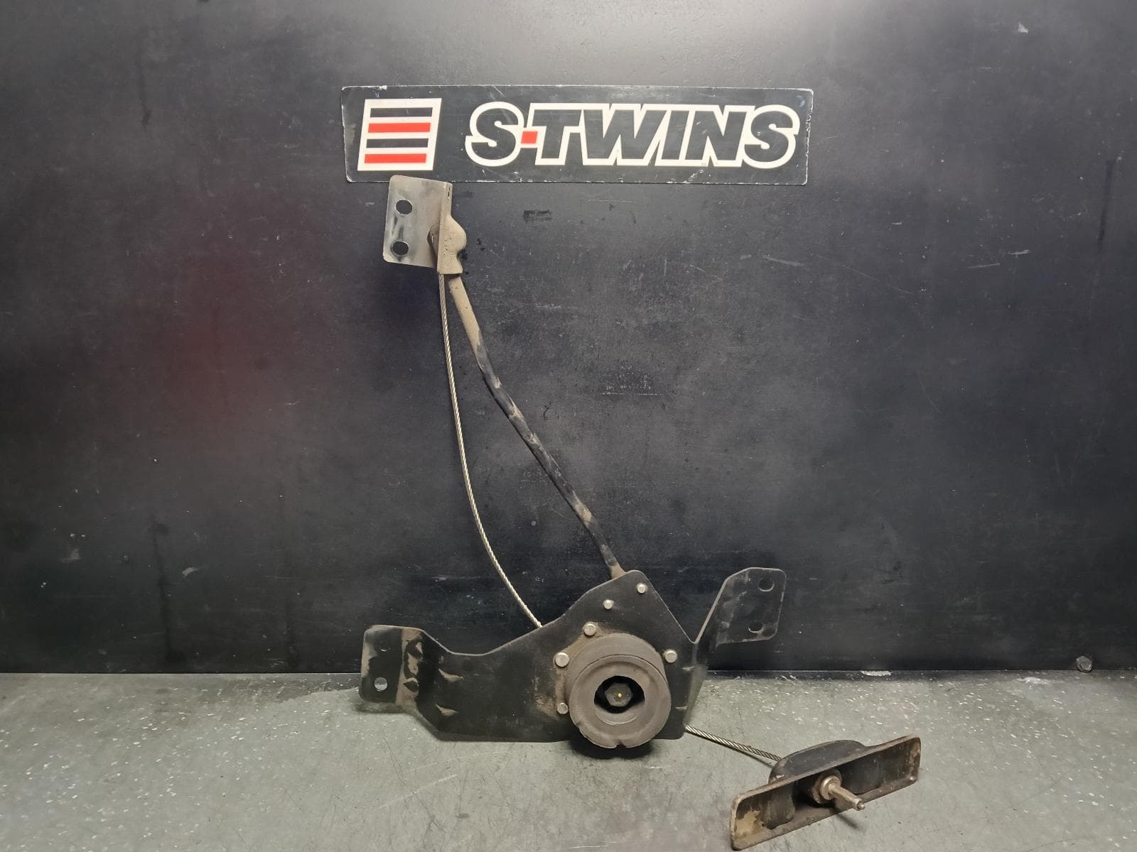 Used auto part listing image: 2016 HYUNDAI ILOAD/IMAX SPARE WHEEL WINCH TQ, 11/07-03/21 0000410685
