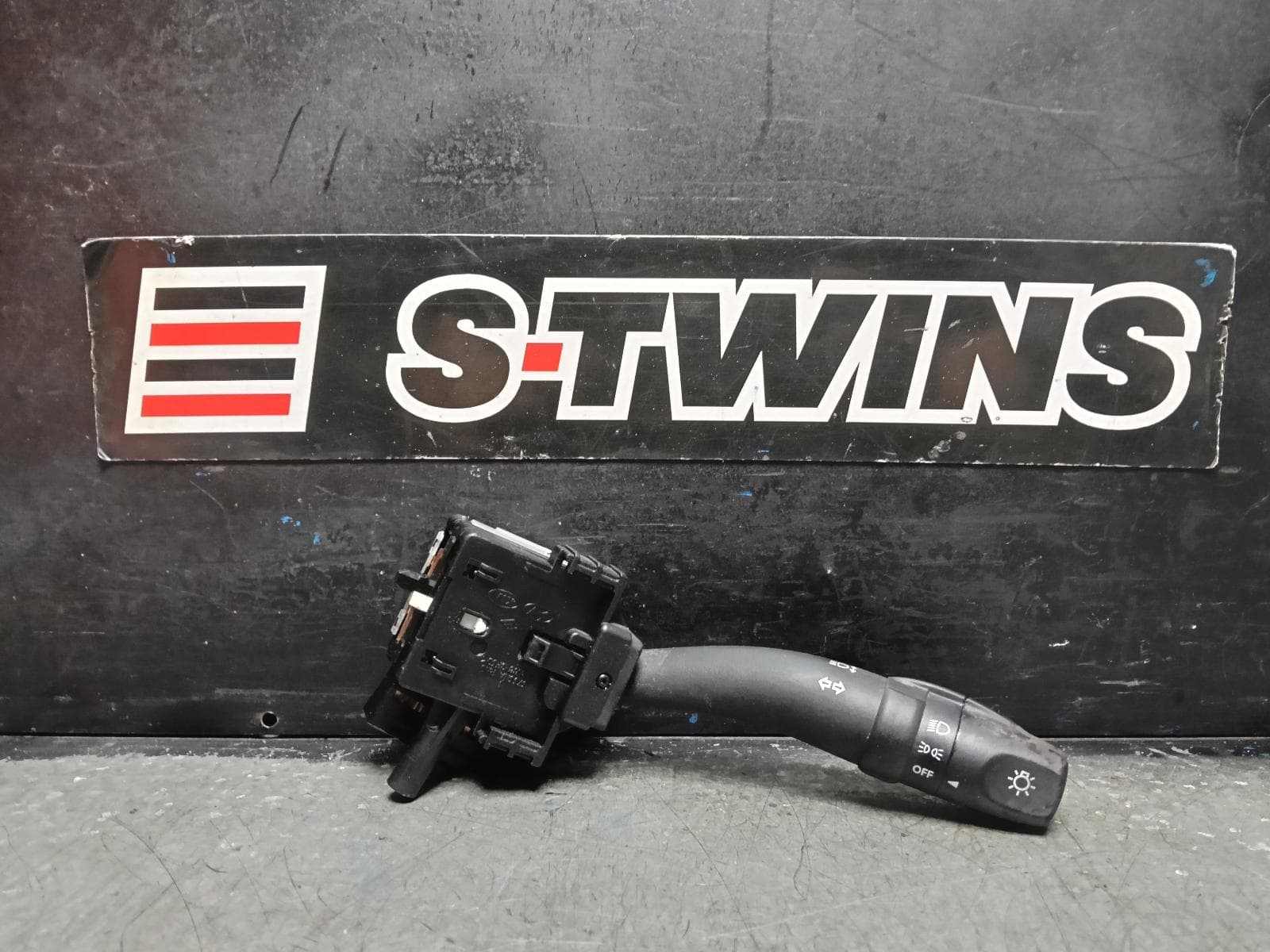 Used auto part listing image: 2016 HYUNDAI ILOAD/IMAX FLASHER SWITCH, NON AUTO HEADLAMP TYPE, TQ, 11/07-02/18 0000410687