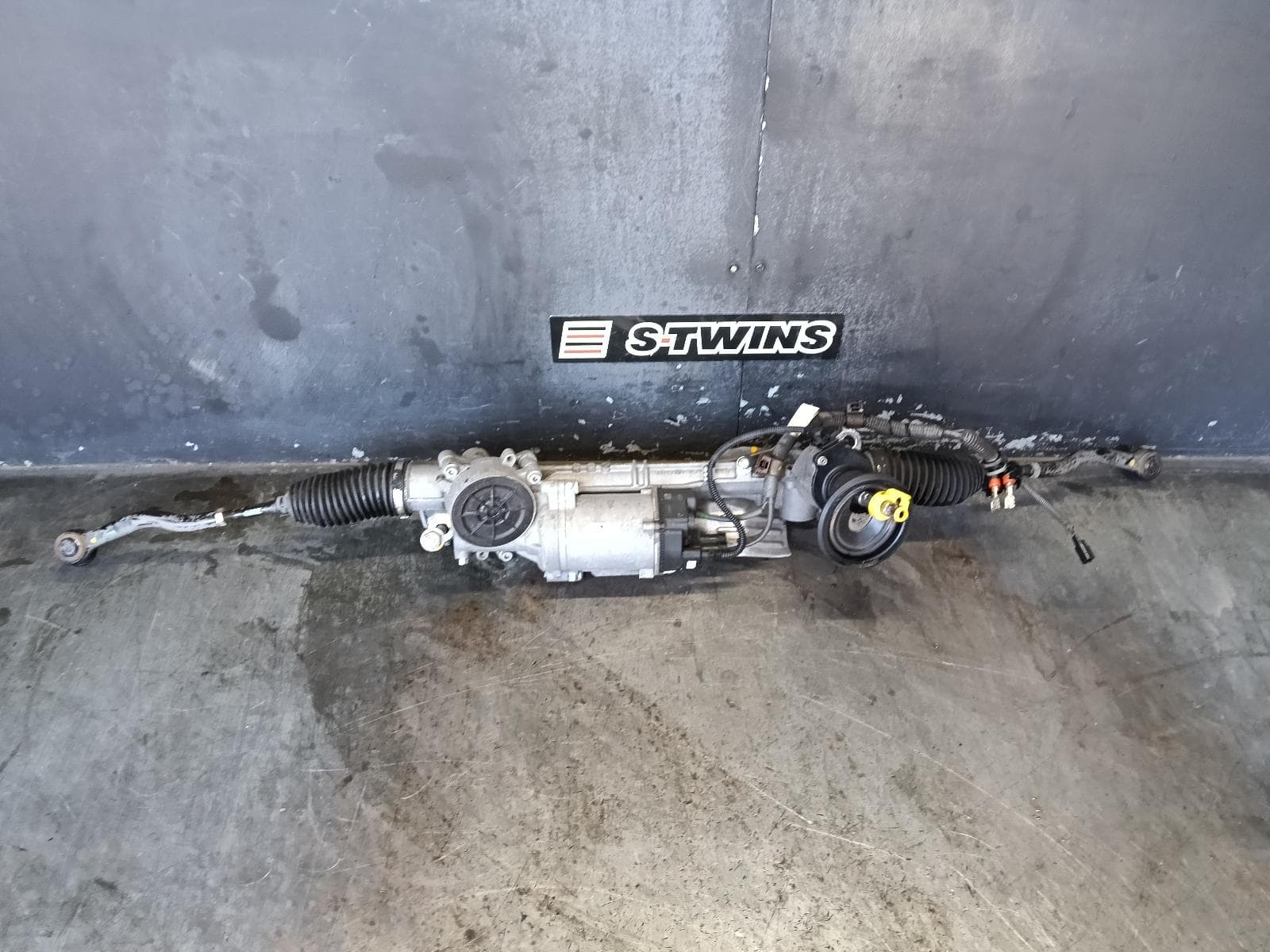 Used auto part listing image: 2015 HONDA ODYSSEY STEERING BOX RACK RC1, 02/14-03/22 0000399407