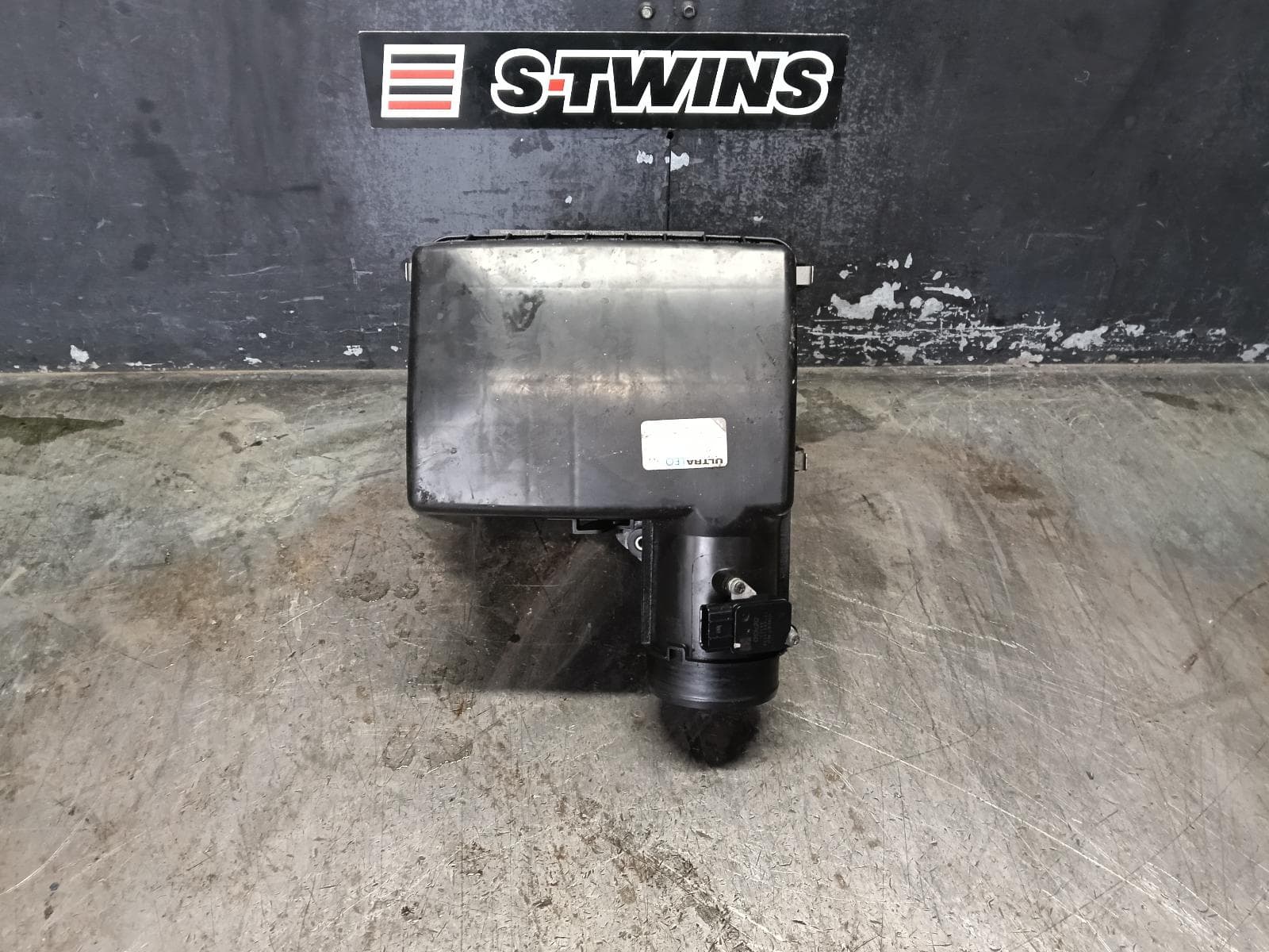 Used auto part listing image: 2015 HONDA ODYSSEY AIR CLEANER BOX AIR RESONATOR, RC1, 02/14-03/22 0000399409