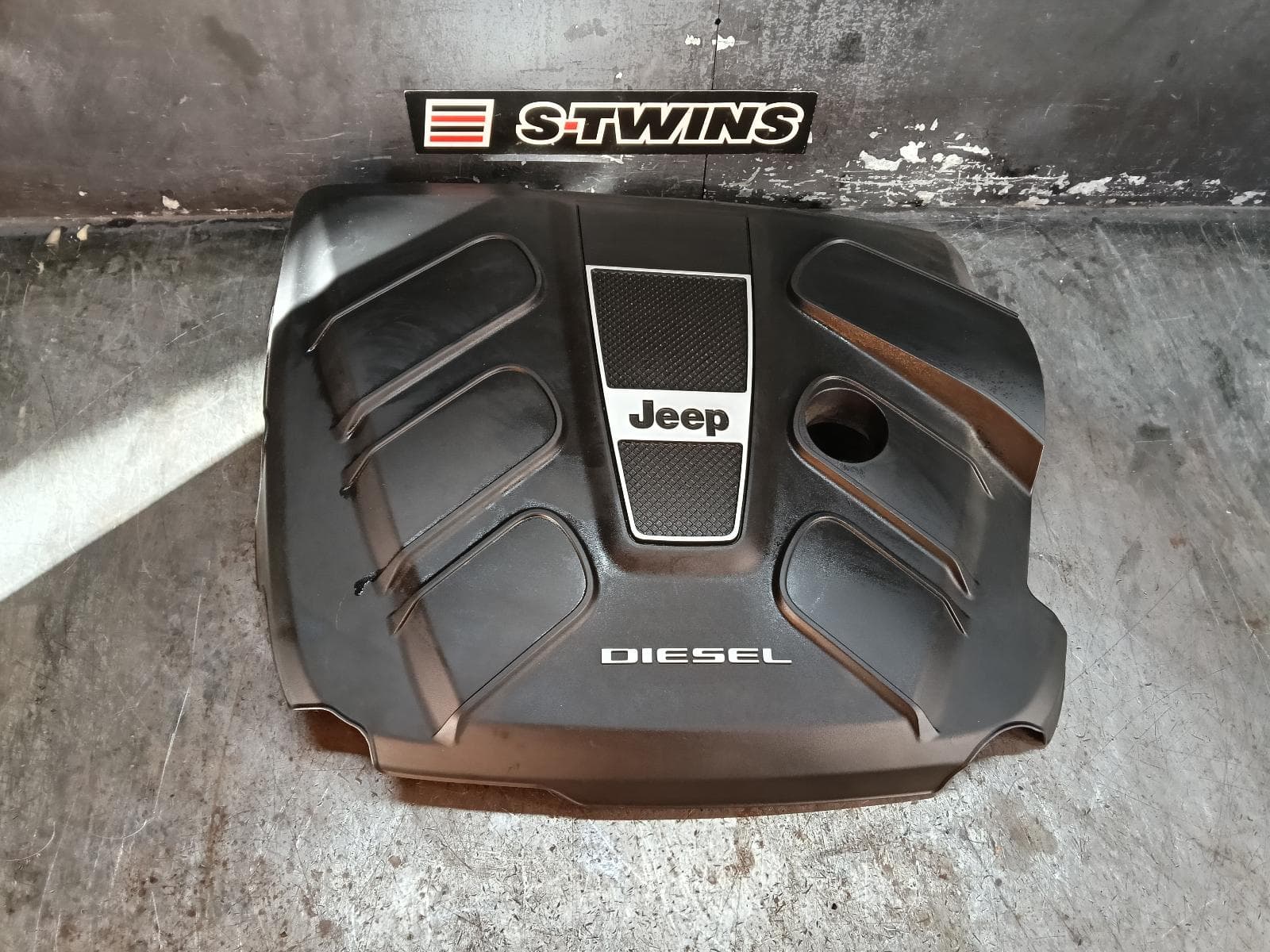 Used auto part listing image: 2016 JEEP GRANDCHEROKEE ENGINE COVER DIESEL, 3.0, TURBO, WK, 05/13-02/22 0000397849