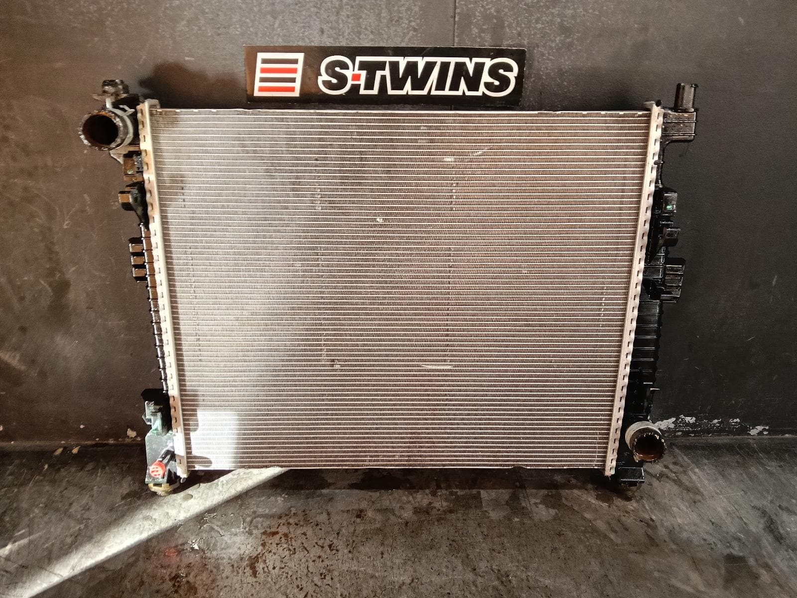Used auto part listing image: 2016 JEEP GRANDCHEROKEE RADIATOR AUTO, 3.0, DIESEL, WK, 10/10-09/16 0000397862
