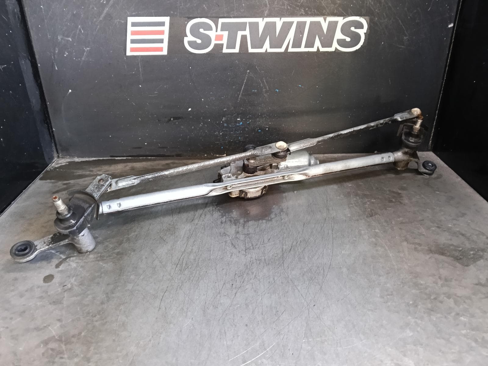 Used auto part listing image: 2016 JEEP GRANDCHEROKEE WIPER MOTOR FRONT, WK, 04/13-09/16 0000397878