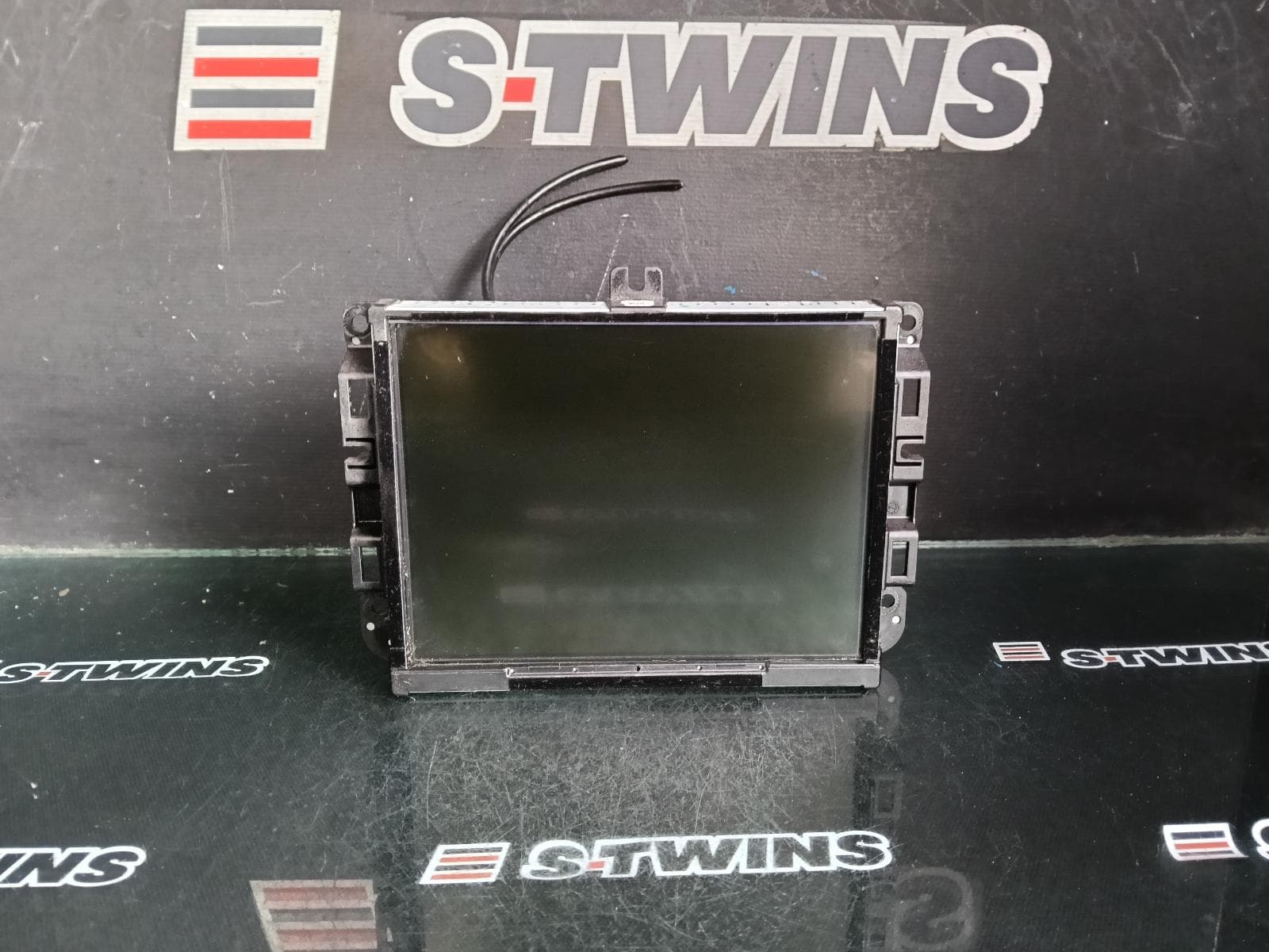Used auto part listing image: 2016 JEEP GRANDCHEROKEE DISPLAY UNIT ONLY, UCONNECT 8.4IN, SAT NAV TYPE, WK, 04/13-09/16 0000397891
