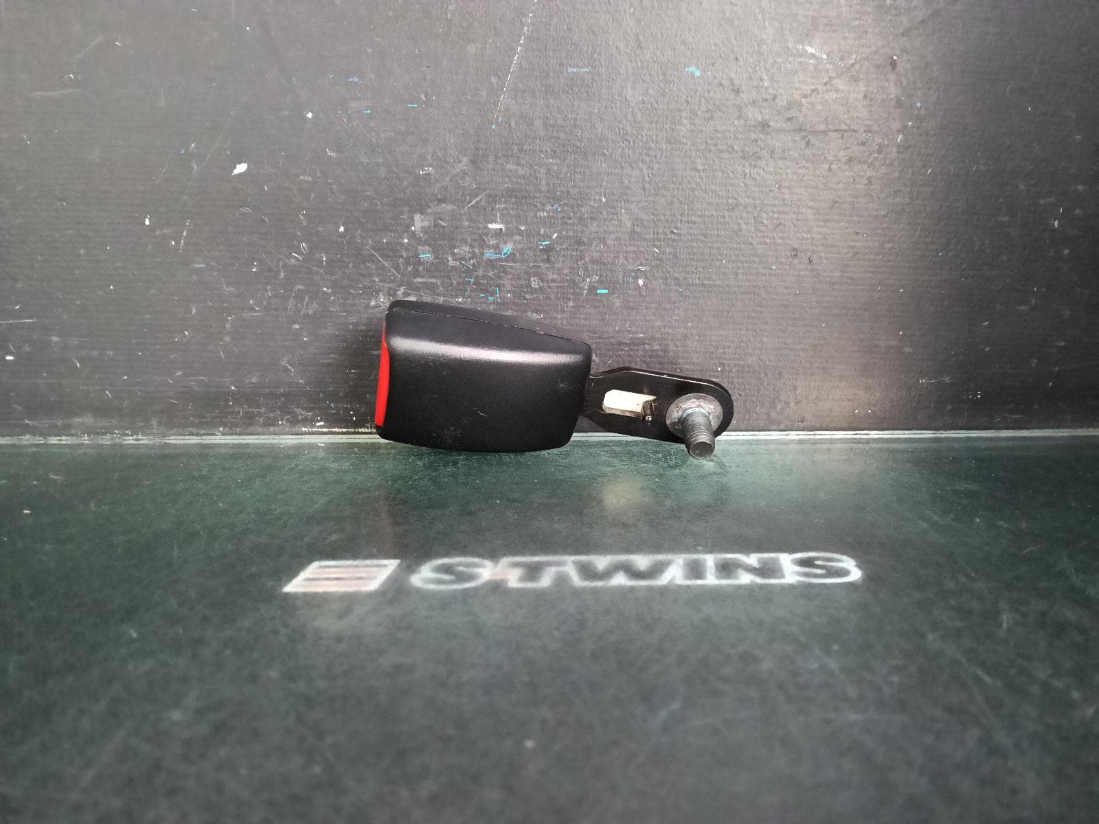Used auto part listing image: 2016 JEEP GRANDCHEROKEE SEAT BELT STALK RH REAR, SEAT BELT STALK ONLY, WK, 10/10-08/18 0000397895
