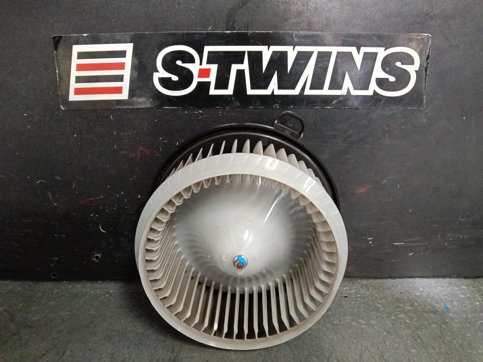 Used auto part listing image: 2011 SUZUKI KIZASHI HEATER FAN MOTOR FR, 12/09-01/17 0000398012