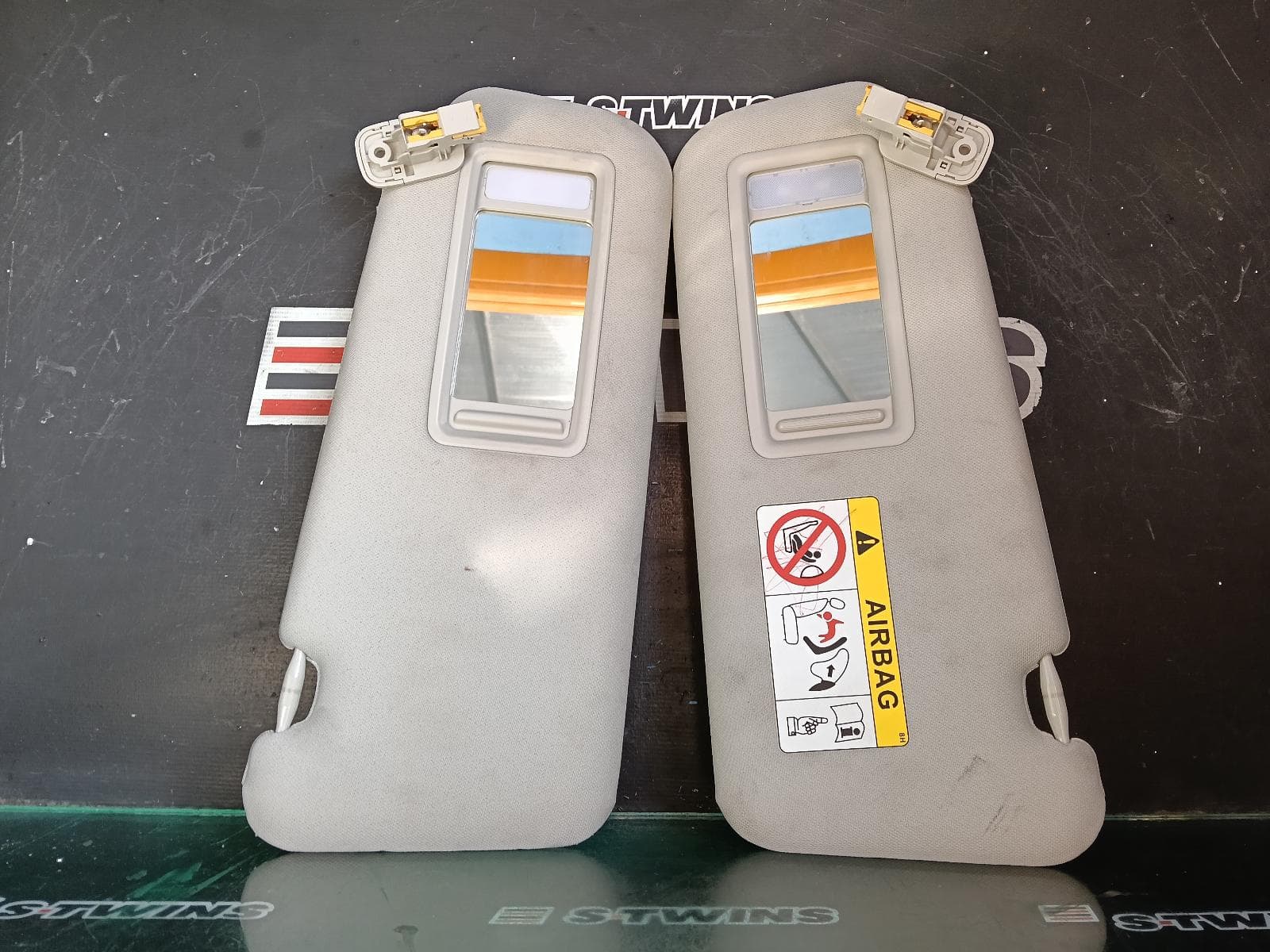 Used auto part listing image: 2018 MAZDA CX9 SUNVISOR TC, PAIR, 07/16-12/24 0000397597