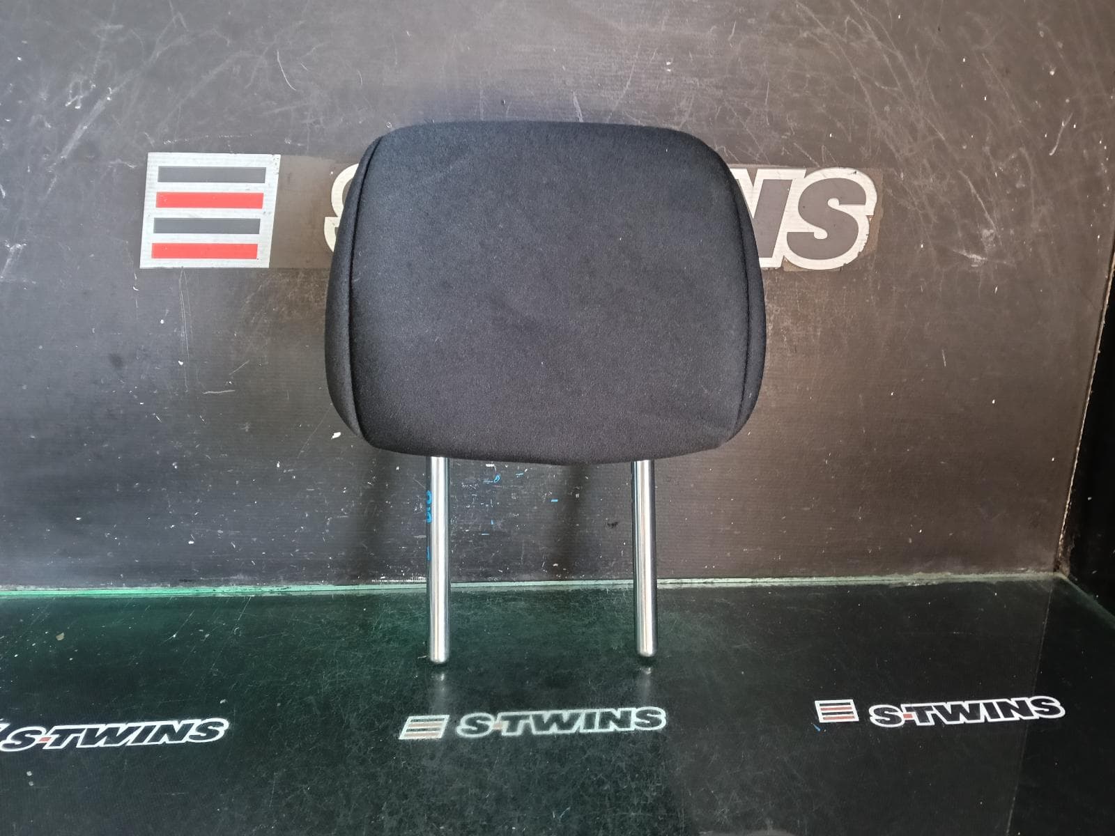 Used auto part listing image: 2018 MAZDA CX9 HEADREST TC, RH REAR 2ND ROW, LEATHER, CLOTH, 07/16-12/24 0000397603