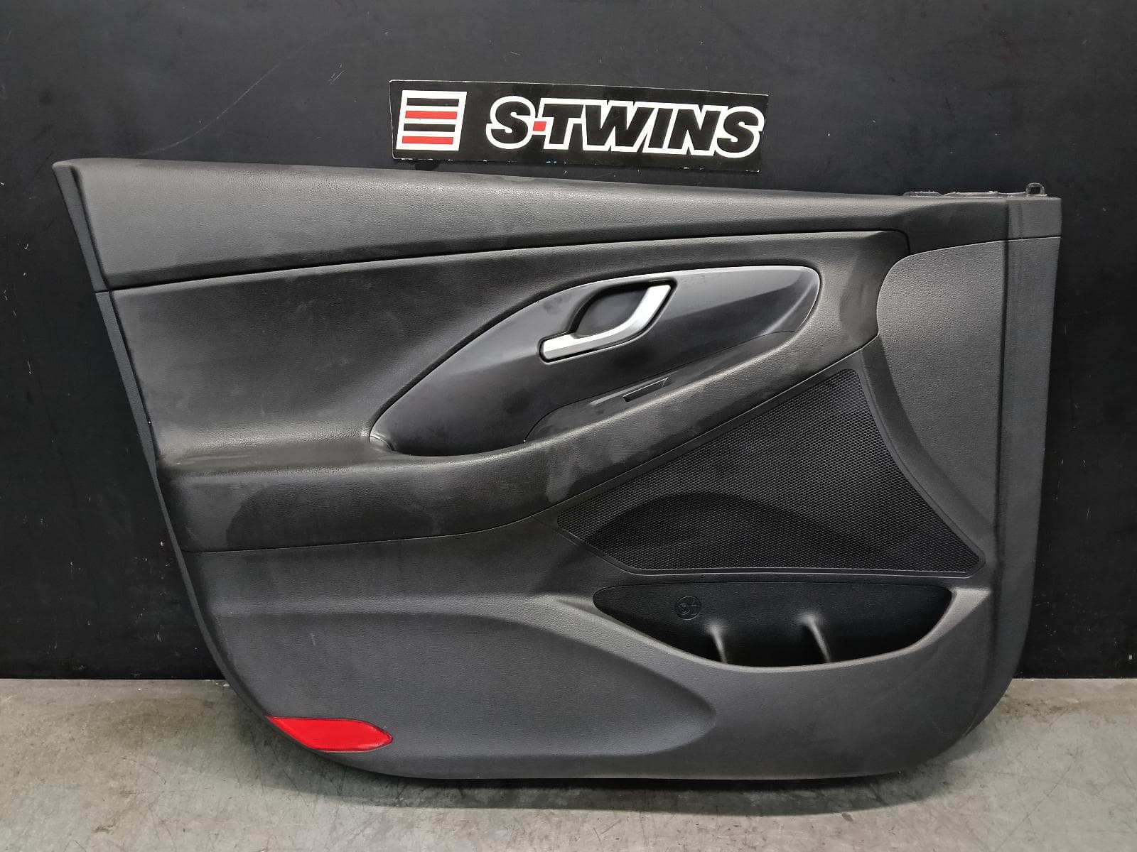 Used auto part listing image: 2018 HYUNDAI I30 DOOR TRIM LH FRONT, PD, HATCH (S.KOREA VIN KMHH), 03/17-12/23 0000407028