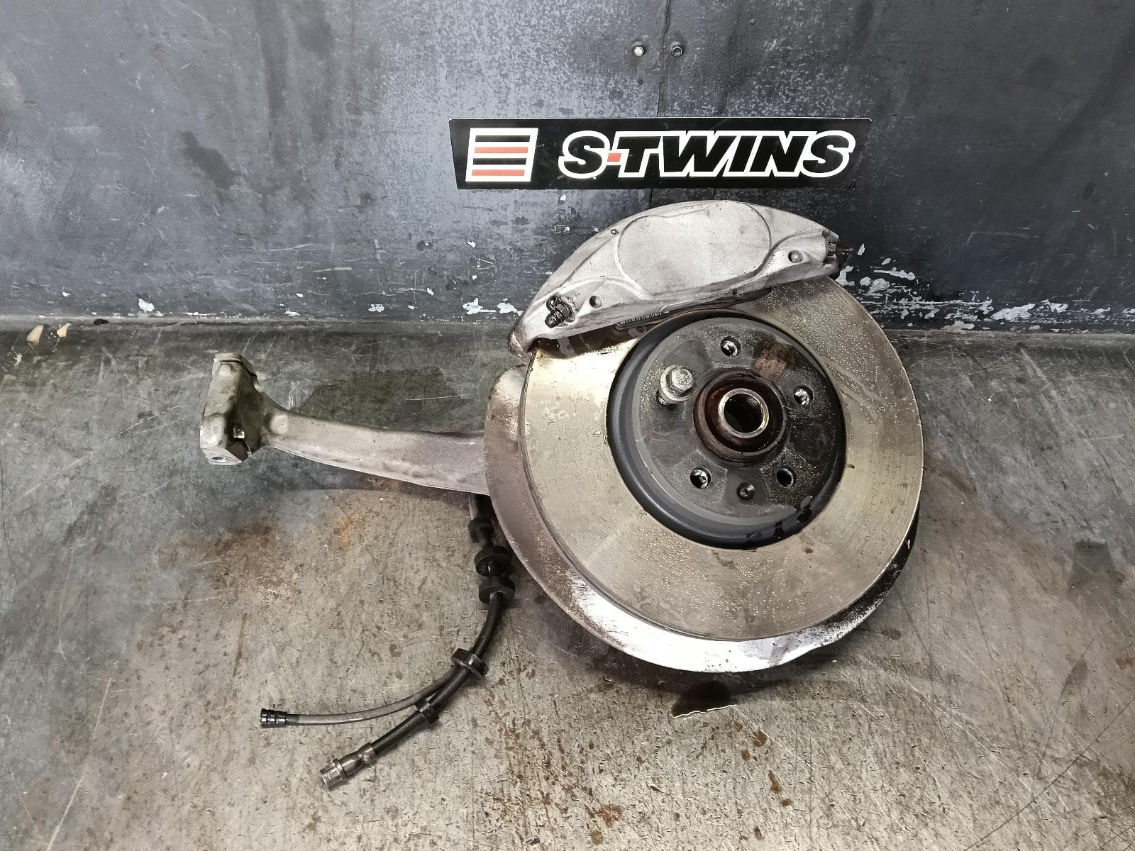 Used auto part listing image: 2016 AUDI Q5 LEFT FRONT HUB ASSEMBLY 8R, Q5/SQ5, 12/08-01/17 0000397734